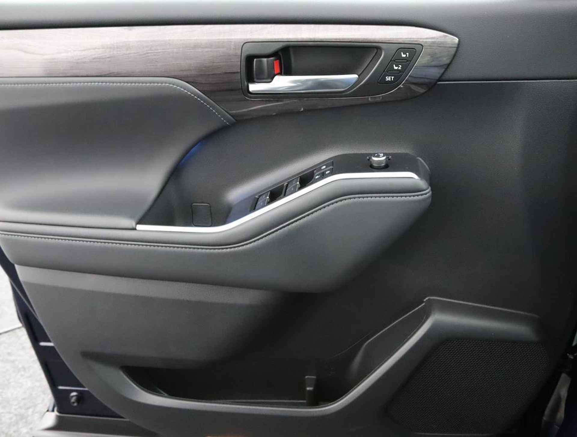 Toyota Highlander 2.5 AWD Hybrid Premium 7 Persoons | Lederen bekleding | Trekhaak 2000 kg | Panoramadak | 20 inch Lichtmetaal | - 64/76