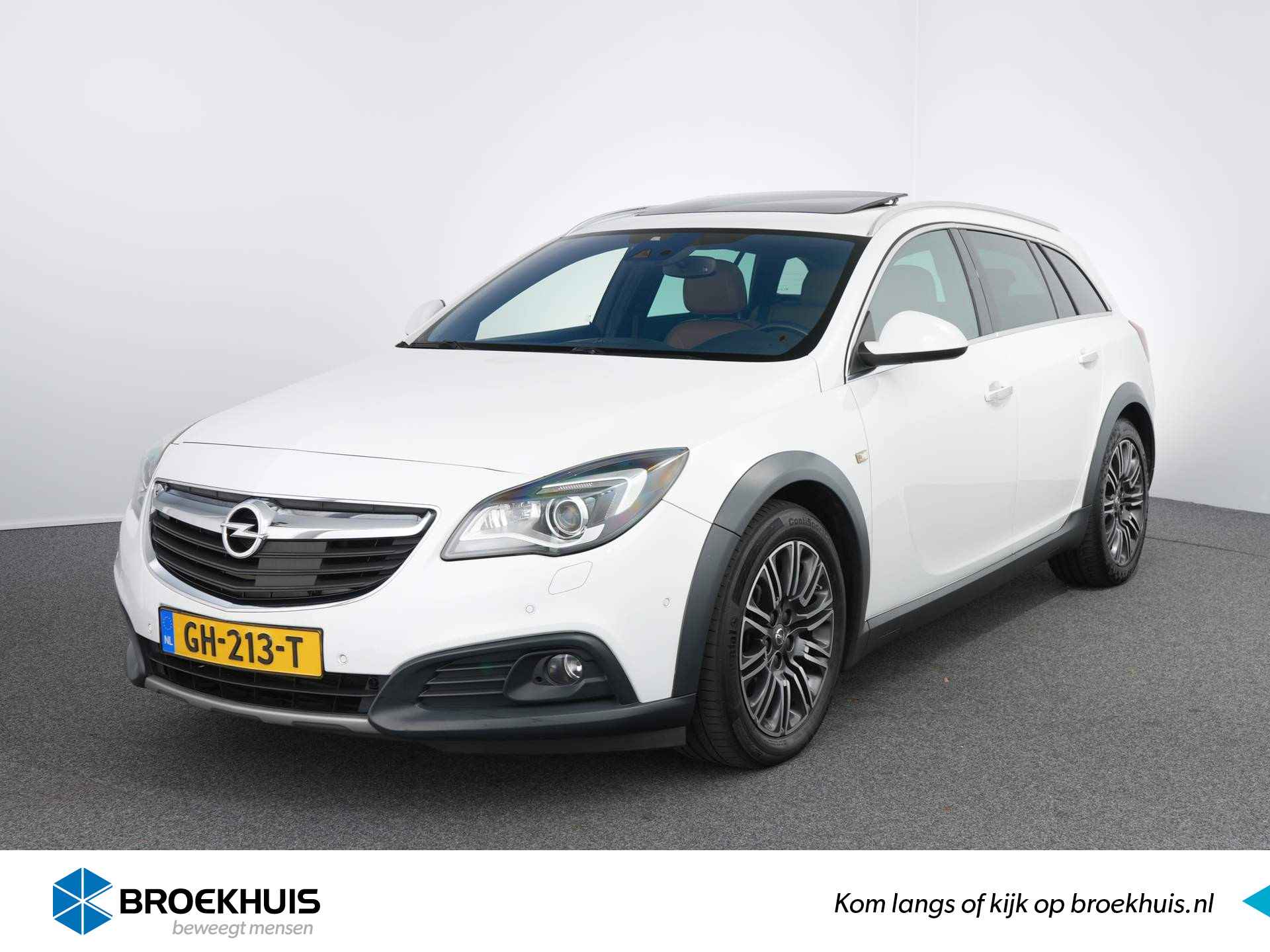 Opel Insignia Sports Tourer 2.0 T Cosmo 4x4 Cruise Control | Leder | Parkeersensoren voor/achter | Panorama dak | - 1/46