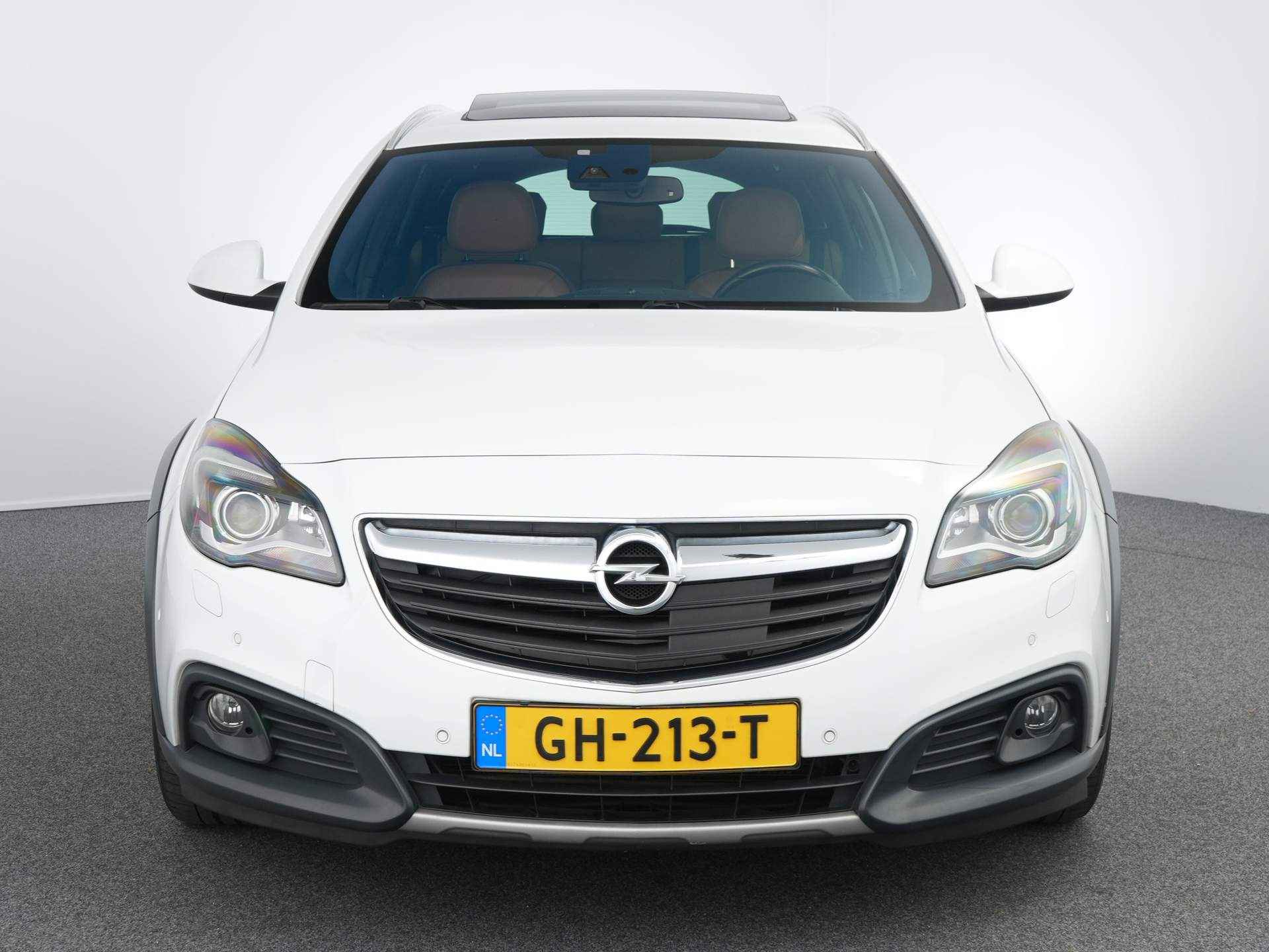 Opel Insignia Sports Tourer 2.0 T Cosmo 4x4 Cruise Control | Leder | Parkeersensoren voor/achter | Panorama dak | - 2/46