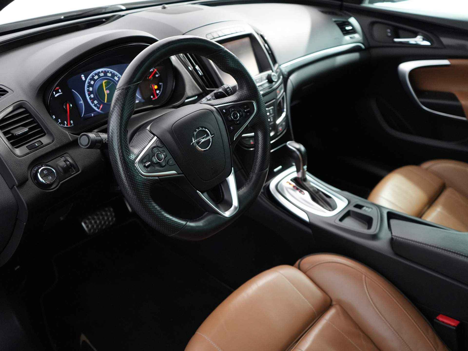 Opel Insignia Sports Tourer 2.0 T Cosmo 4x4 | Cruise Control | Leder | Parkeersensoren voor/achter | Panorama dak | - 21/46