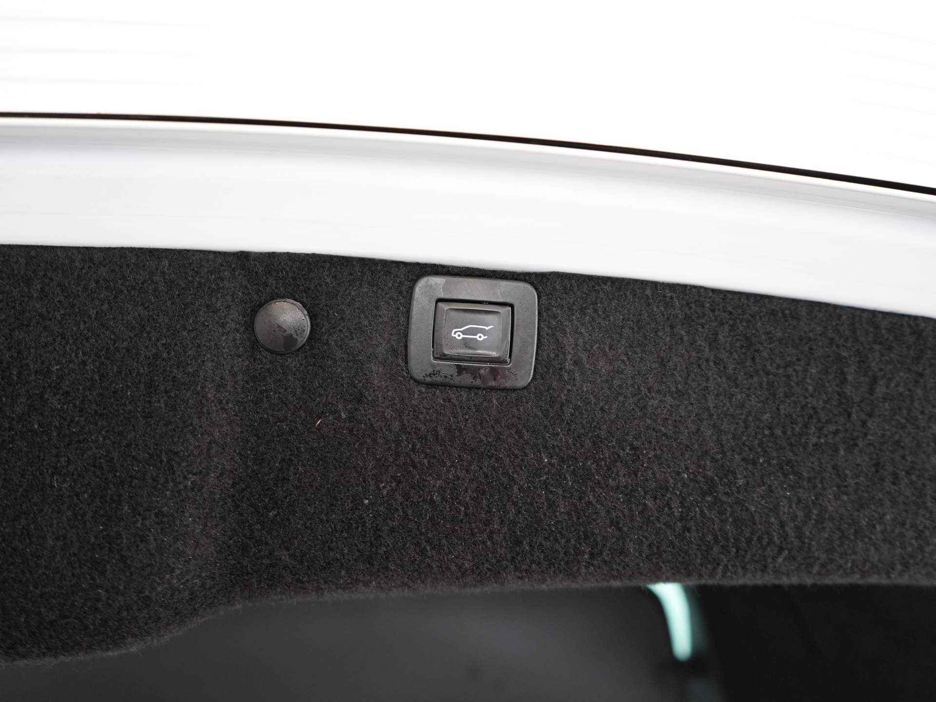 Opel Insignia Sports Tourer 2.0 T Cosmo 4x4 | Cruise Control | Leder | Parkeersensoren voor/achter | Panorama dak | - 28/46