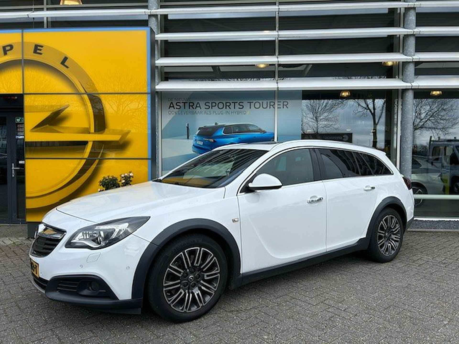 Opel Insignia Sports Tourer 2.0 T Cosmo 4x4 | Cruise Control | Leder | Parkeersensoren voor/achter | Panorama dak | - 35/46