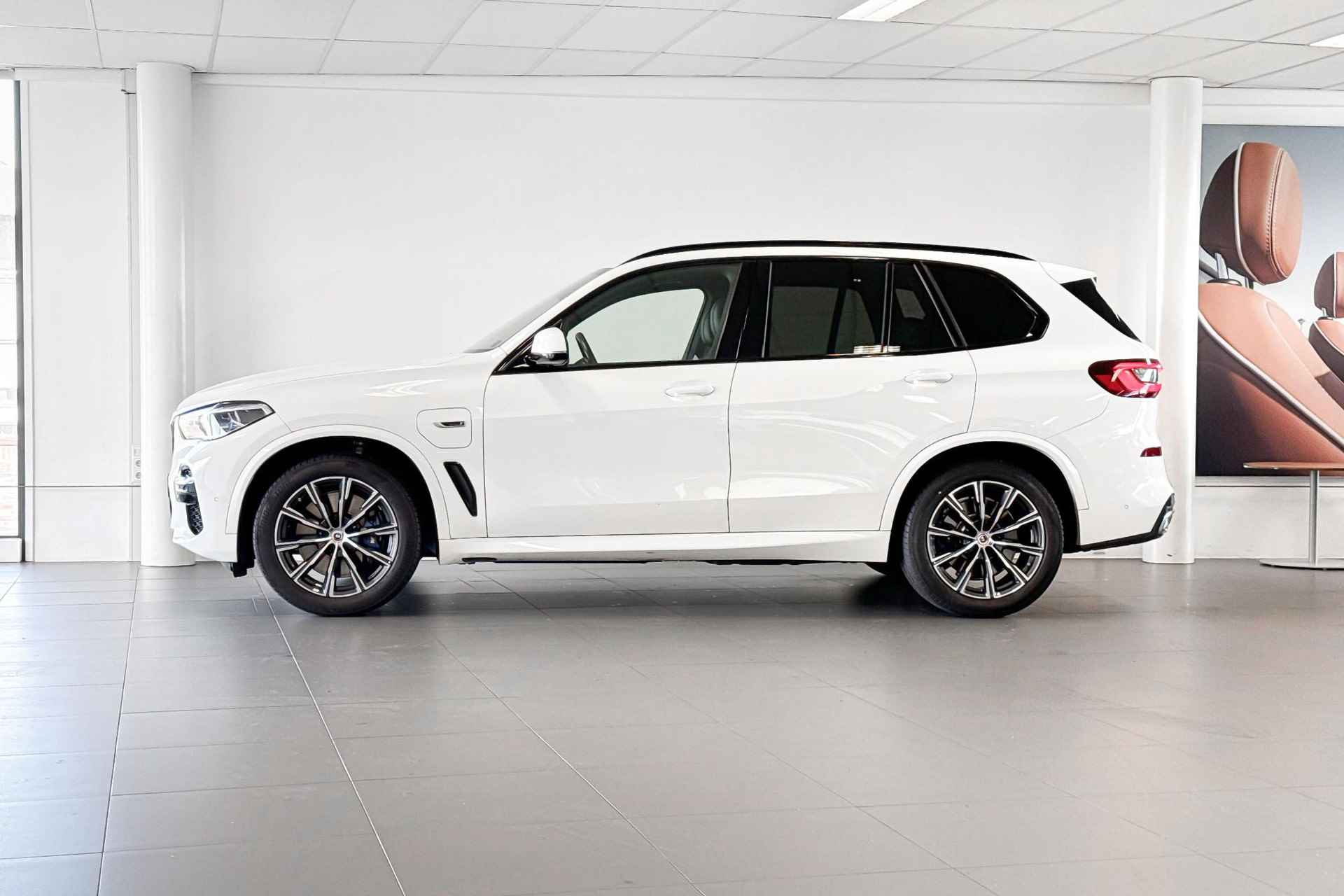 BMW X5 xDrive45e High Executive | M Sport | Laserlight | Headup Display | Glazen Panoramadak | Harman Kardon | Trekhaak | - 2/28