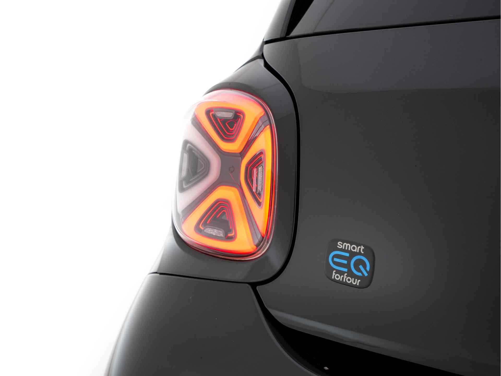 Smart Forfour EQ Passion Edition-One-Pack 18 kWh [ 3-Fase ] Aut. *PANO | MICROFIBRE | NAVI-FULLMAP | LED-LIGHTS | CAMERA | DAB | PDC | AIRCO | COMFORT-SEATS | 16"ALU* - 28/30