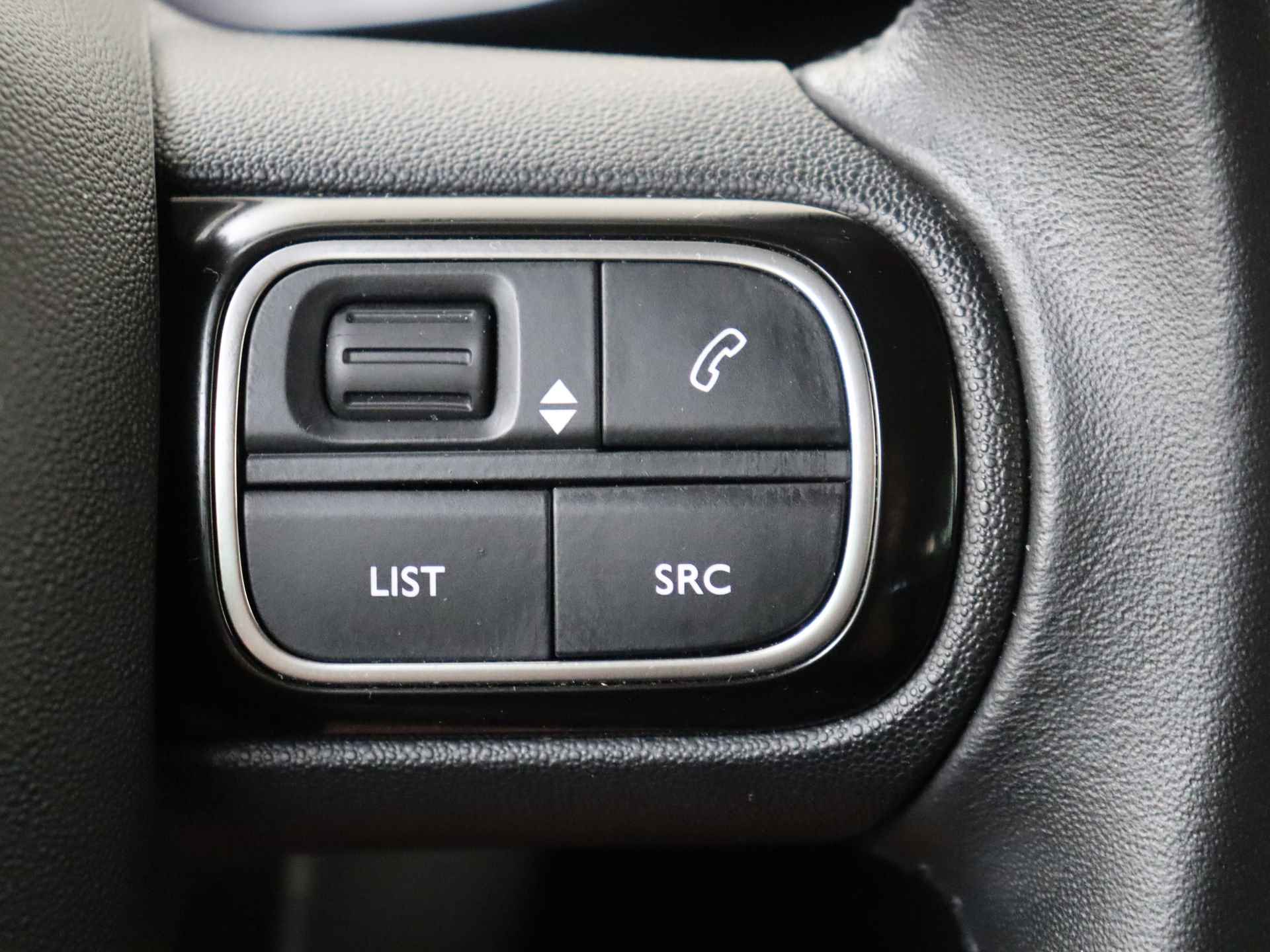 Citroën C3 Aircross 1.2 PureTech Shine 130 pk Automaat | Navigatie | Climate Control | Parkeer hulp - 22/33