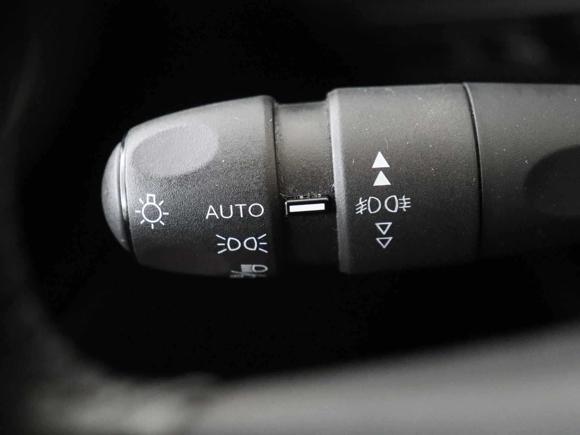 Citroën C3 Aircross 1.2 PureTech Shine 130 pk Automaat | Navigatie | Climate Control | Parkeer hulp - 28/33