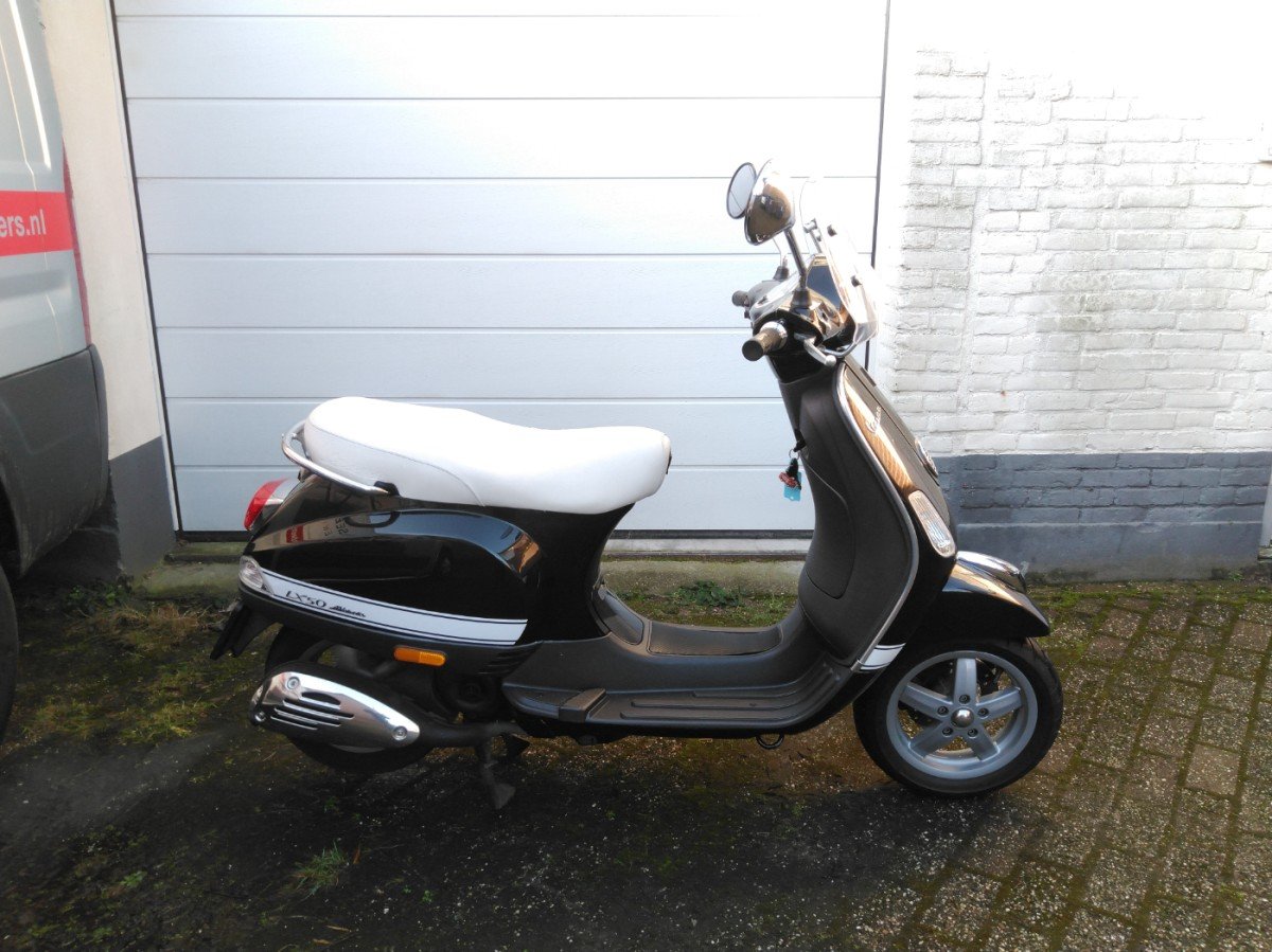 Vespa Lx 4t 1-cilinder, 4-takt, luchtgekoeld Zwart 2013