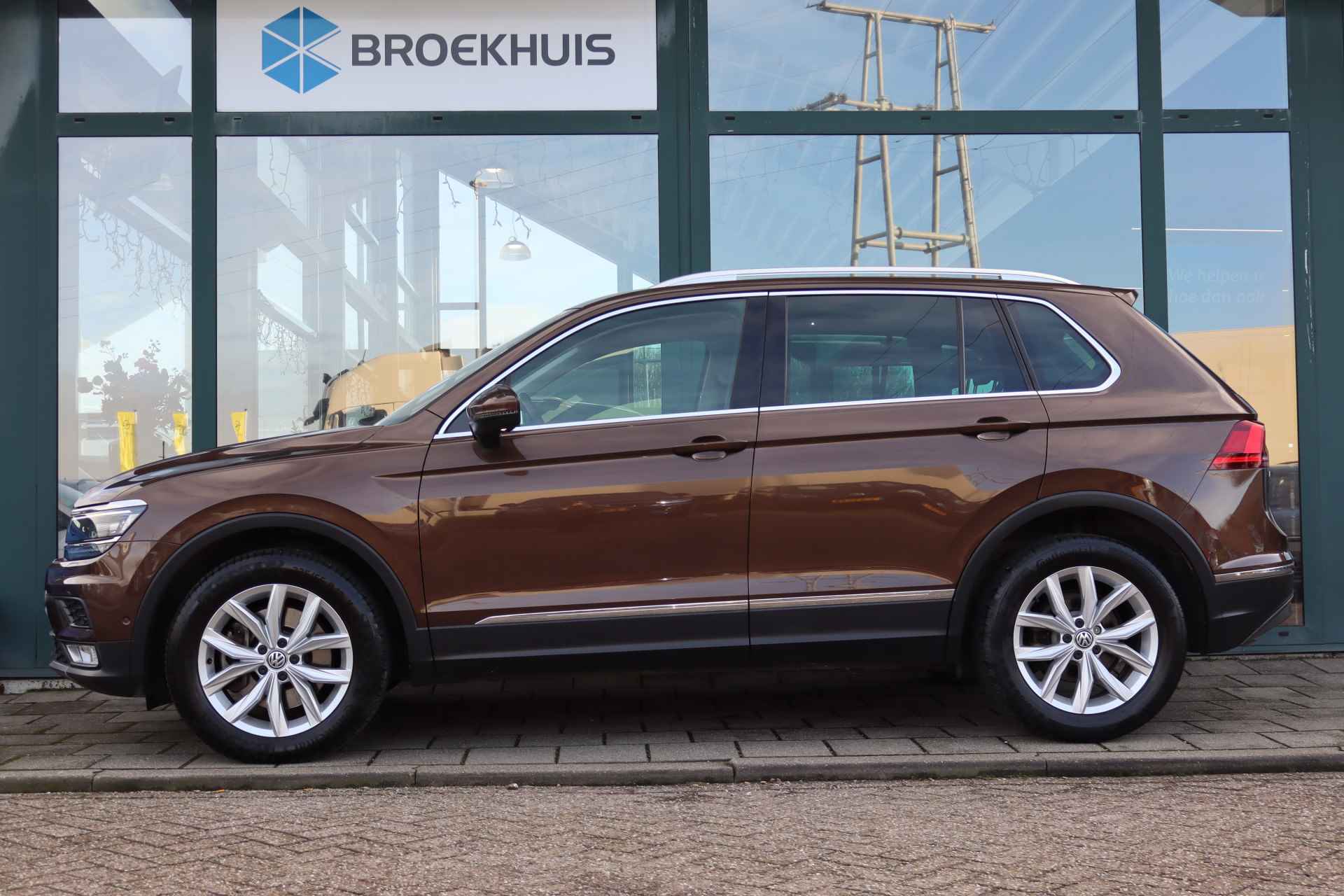 Volkswagen Tiguan 2.0 TSI 4Motion Highline | Cruise Control | Achteruitrijcamera | Trekhaak | - 2/28