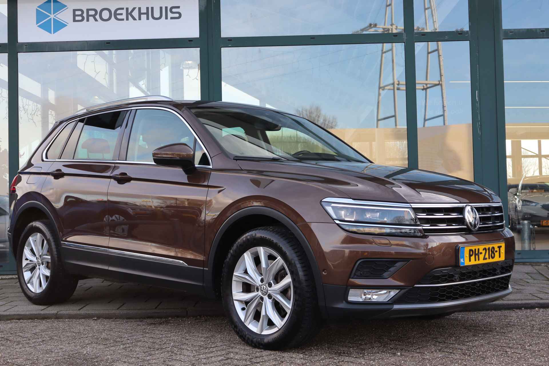 Volkswagen Tiguan 2.0 TSI 4Motion Highline | Cruise Control | Achteruitrijcamera | Trekhaak | - 8/28