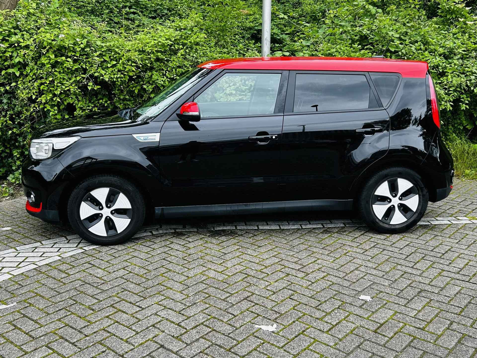 Kia Soul EV ExecutiveLine 27 kWh Navi , camera , climate , cruise , tel , usb . LET OP AKTIERADIUS MAAR 65 KM , DAAROM DEZE SCHERPE PRIJS - 2/27