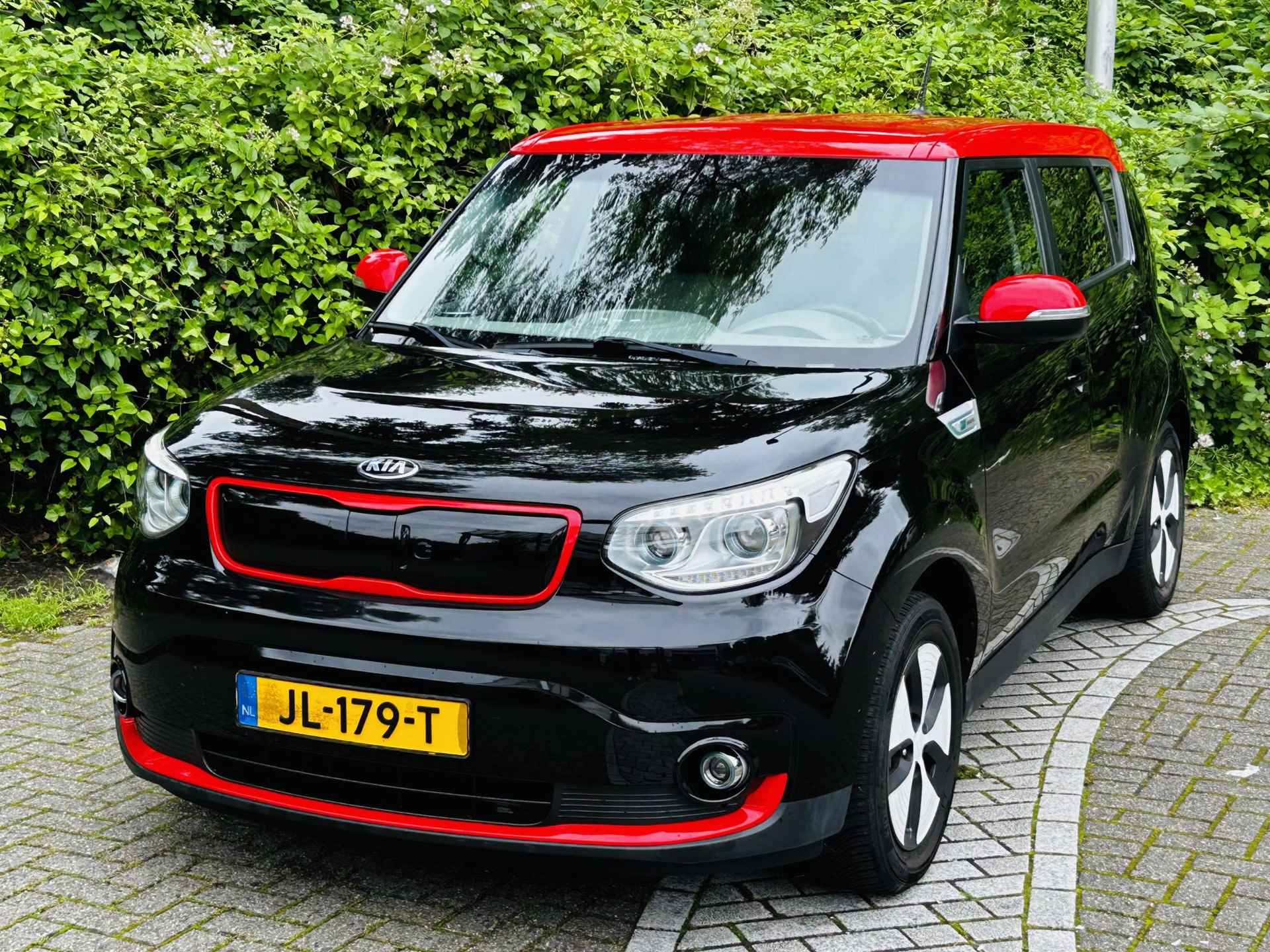 Kia Soul EV ExecutiveLine 27 kWh Navi , camera , climate , cruise , tel , usb . LET OP AKTIERADIUS MAAR 65 KM , DAAROM DEZE SCHERPE PRIJS - 21/27