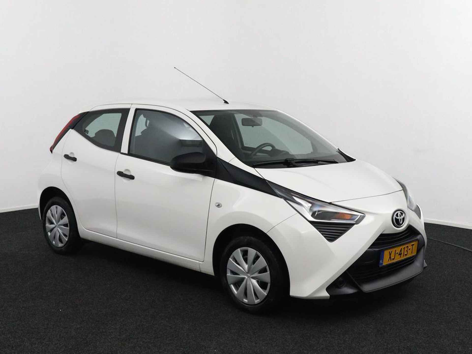 Toyota Aygo 1.0 VVT-i x-fun | Airco | Bluetooth | - 4/40