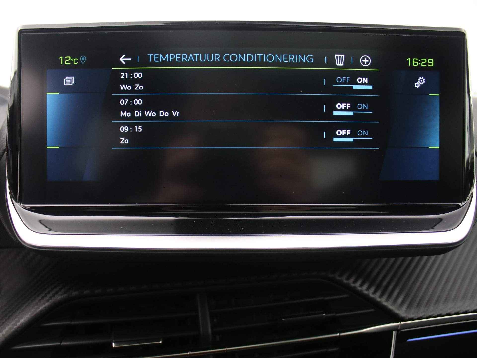 Peugeot e-2008 EV GT Pack 50 kWh | Panorama dak | Camera | Navigatie | Parkeersensoren Voor + Achter | LED | DAB | Alcantara/Leer | Virtual Dashboard | Apple/Android Carplay - 16/39