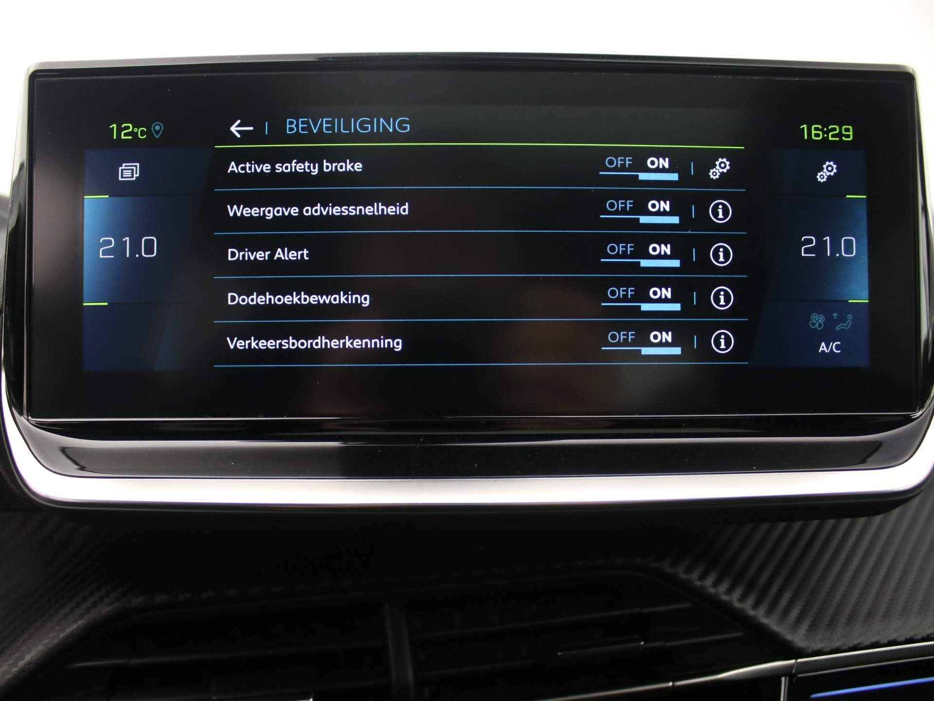 Peugeot e-2008 EV GT Pack 50 kWh | Panorama dak | Camera | Navigatie | Parkeersensoren Voor + Achter | LED | DAB | Alcantara/Leer | Virtual Dashboard | Apple/Android Carplay - 18/39