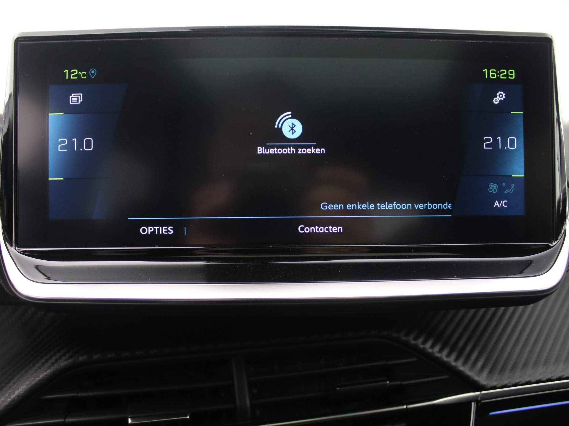 Peugeot e-2008 EV GT Pack 50 kWh | Panorama dak | Camera | Navigatie | Parkeersensoren Voor + Achter | LED | DAB | Alcantara/Leer | Virtual Dashboard | Apple/Android Carplay - 19/39