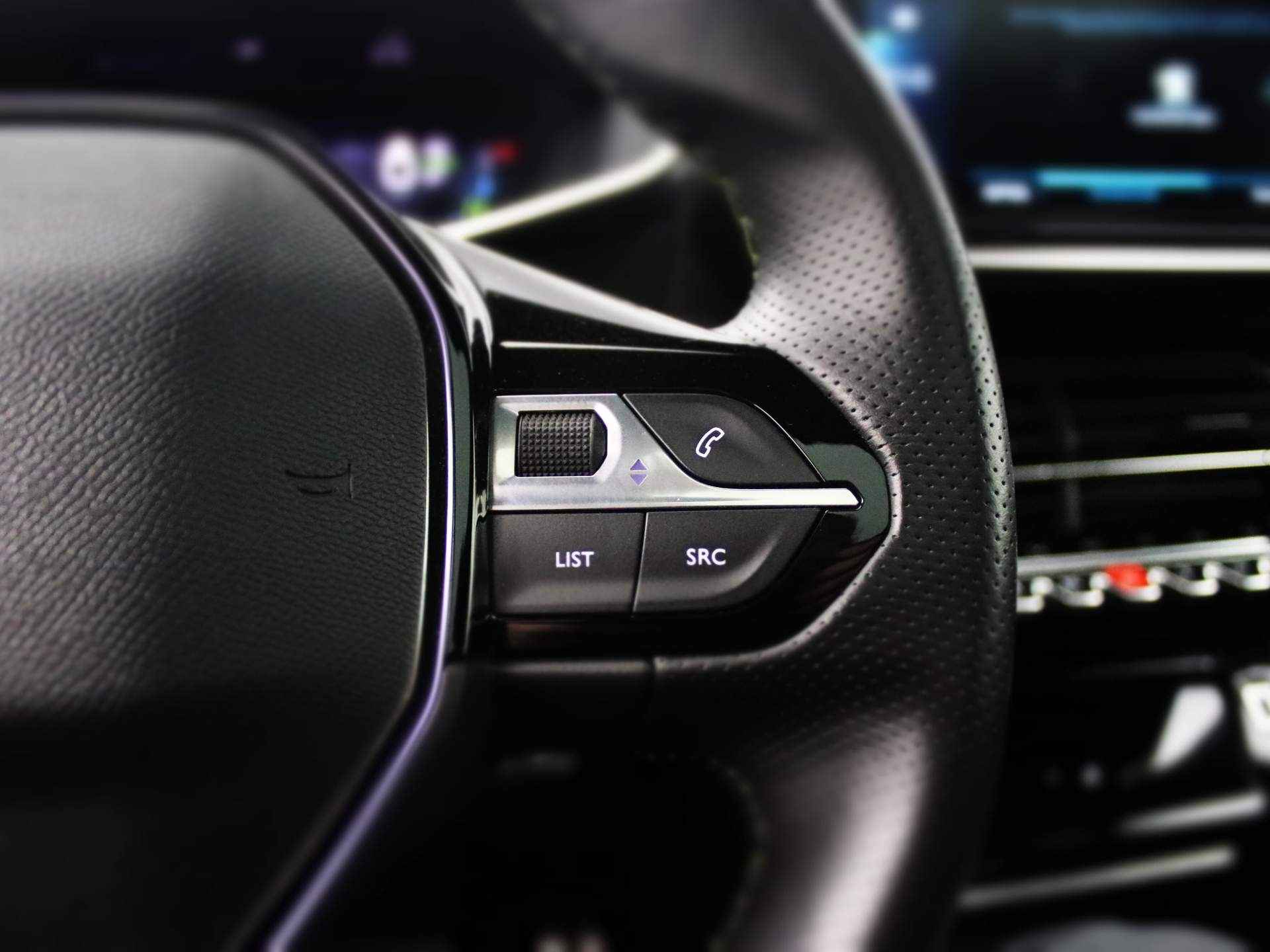 Peugeot e-2008 EV GT Pack 50 kWh | Panorama dak | Camera | Navigatie | Parkeersensoren Voor + Achter | LED | DAB | Alcantara/Leer | Virtual Dashboard | Apple/Android Carplay - 24/39