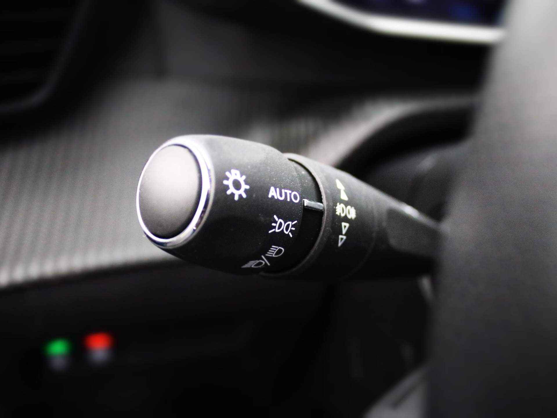 Peugeot e-2008 EV GT Pack 50 kWh | Panorama dak | Camera | Navigatie | Parkeersensoren Voor + Achter | LED | DAB | Alcantara/Leer | Virtual Dashboard | Apple/Android Carplay - 32/39