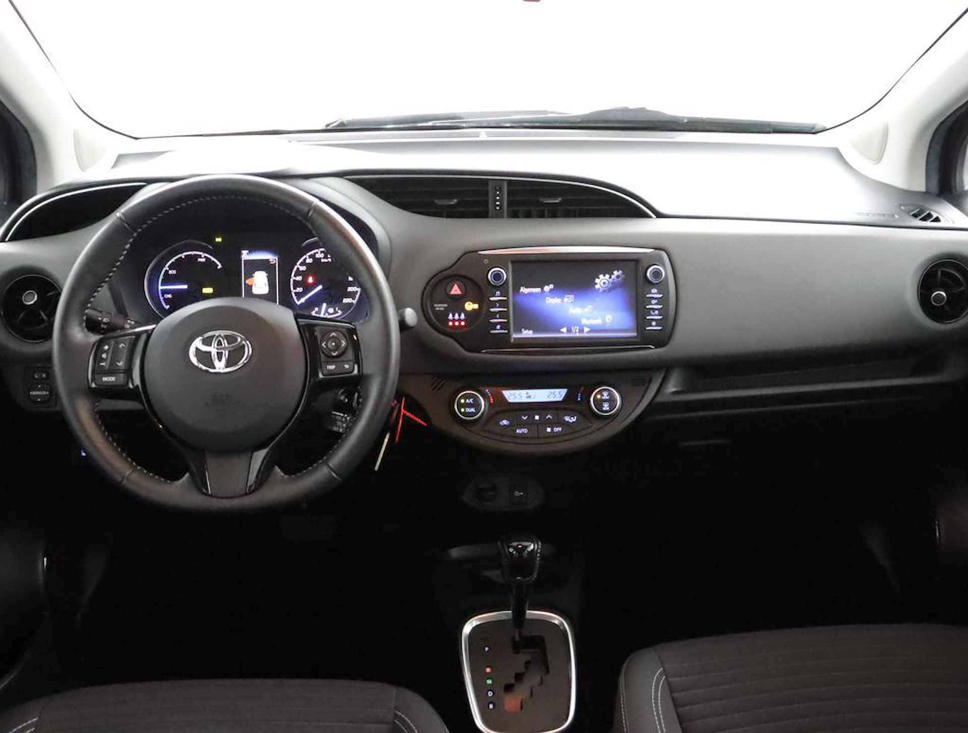 Toyota Yaris 1.5 Hybrid Active |Climate control | Bluetooth Handsfree | - 4/65