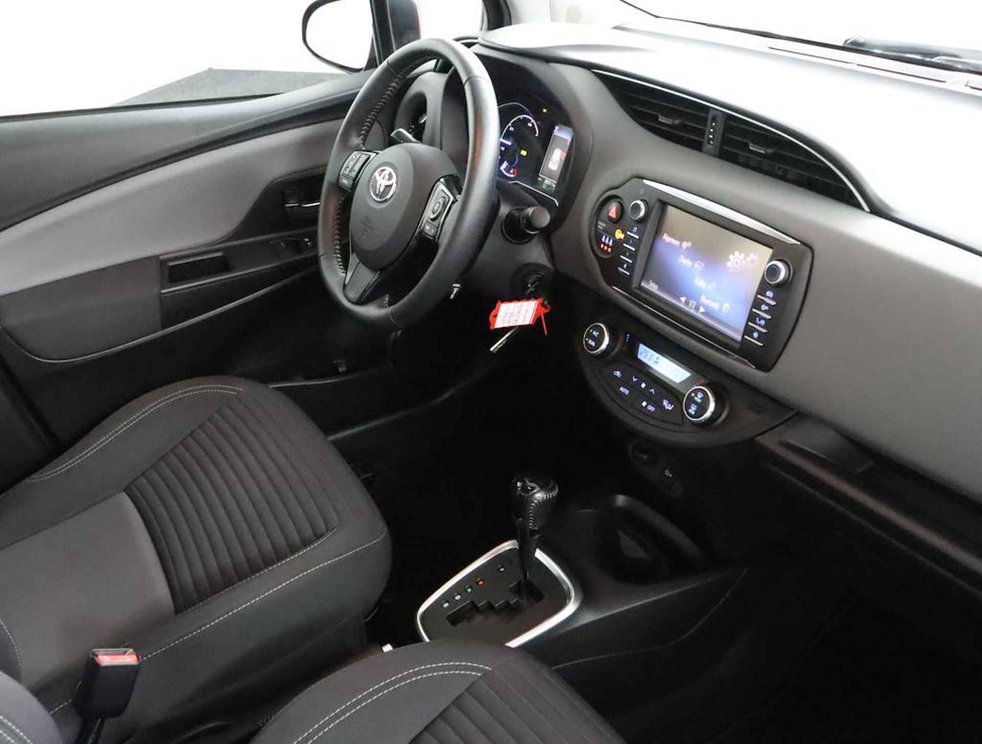 Toyota Yaris 1.5 Hybrid Active |Climate control | Bluetooth Handsfree | - 62/65