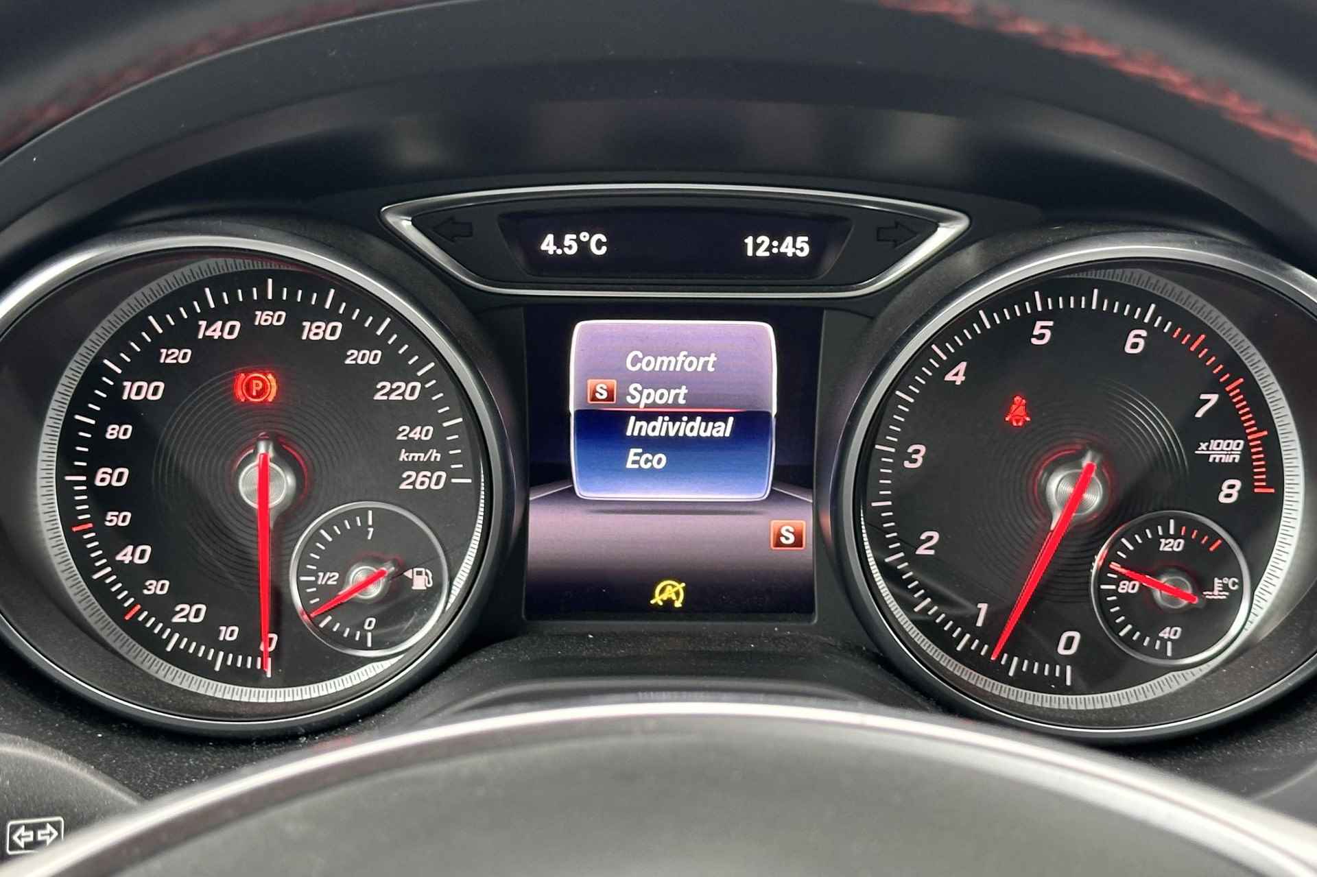 Mercedes-Benz CLA CLA 180 Coupé Business Solution AMG | Parkpilot | Camera | Navigatie | Stoelverwarming | Licht en Zichtpakket | Zitcomfortpakket - 25/28