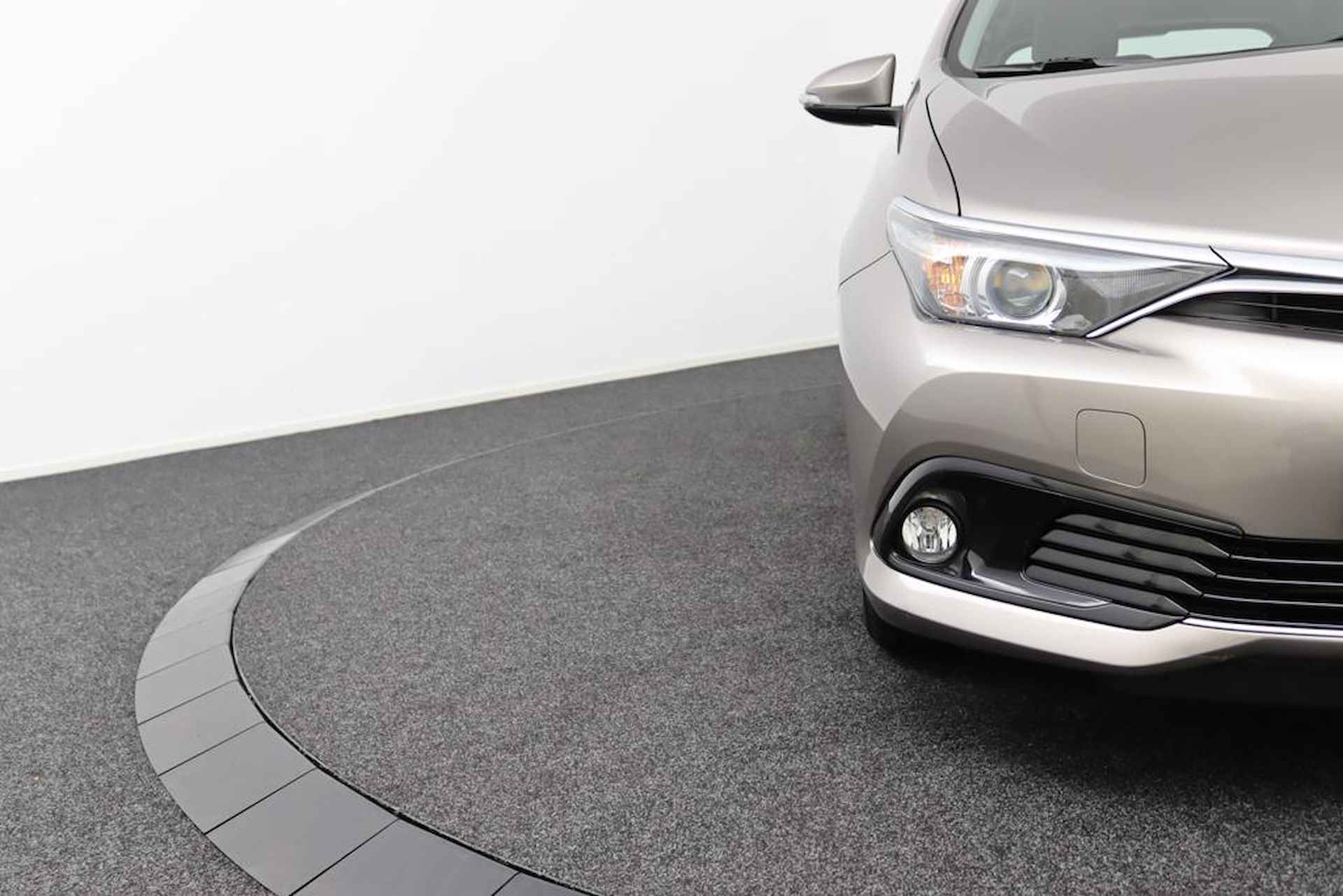 Toyota Auris 1.8 Hybrid Aspiration | Trekhaak | Navigatie | Climate Control | - 38/47