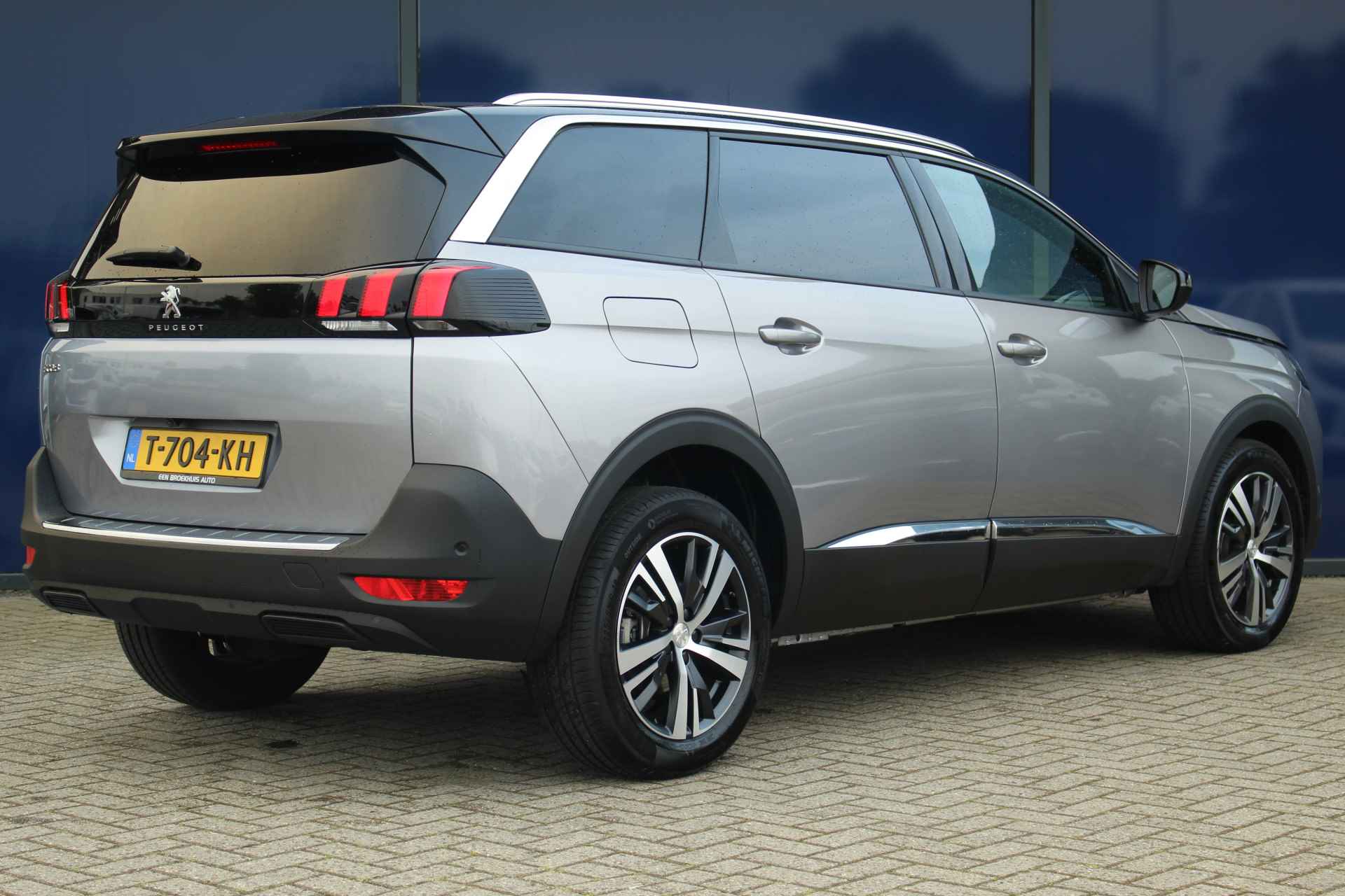 Peugeot 5008 1.2 Allure Pack Business Automaat | Navigatie | Camera voor & achter | Cruise & Climate C. | Privacy Glass | - 2/56