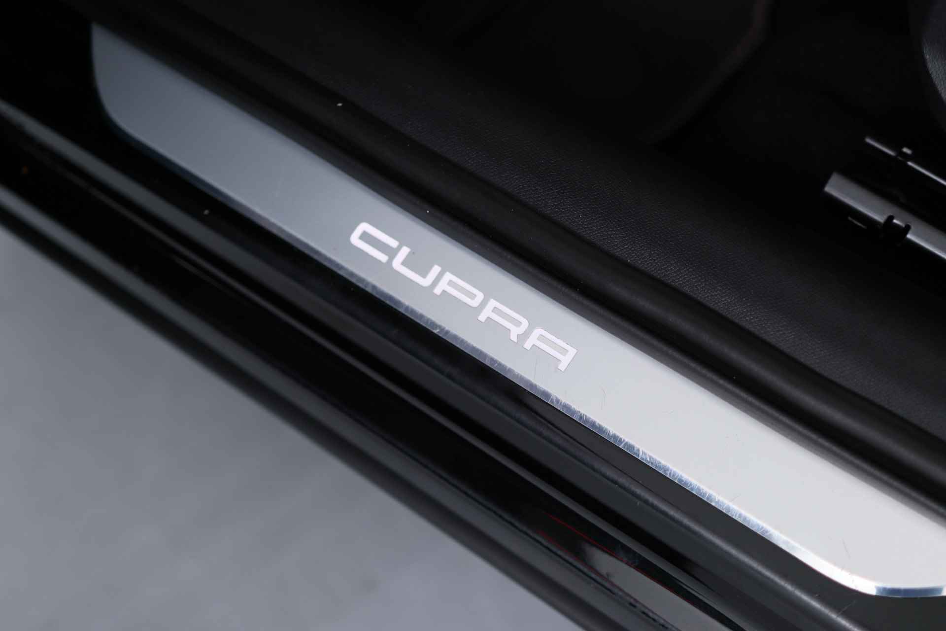 CUPRA Formentor 1.4 e-Hybrid VZ 245 Pk | Panodak | Trekhaak Elektr. | Adaptive Cruise | Stoel-/Stuurverwarming | Camera | Keyless | Blis | Led | - 29/40