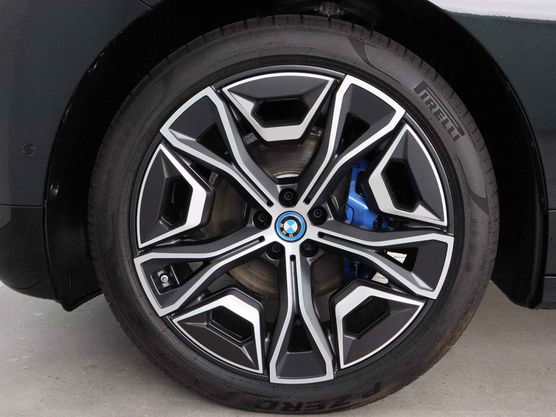 BMW iX xDrive40 Sportpakket - 21/27