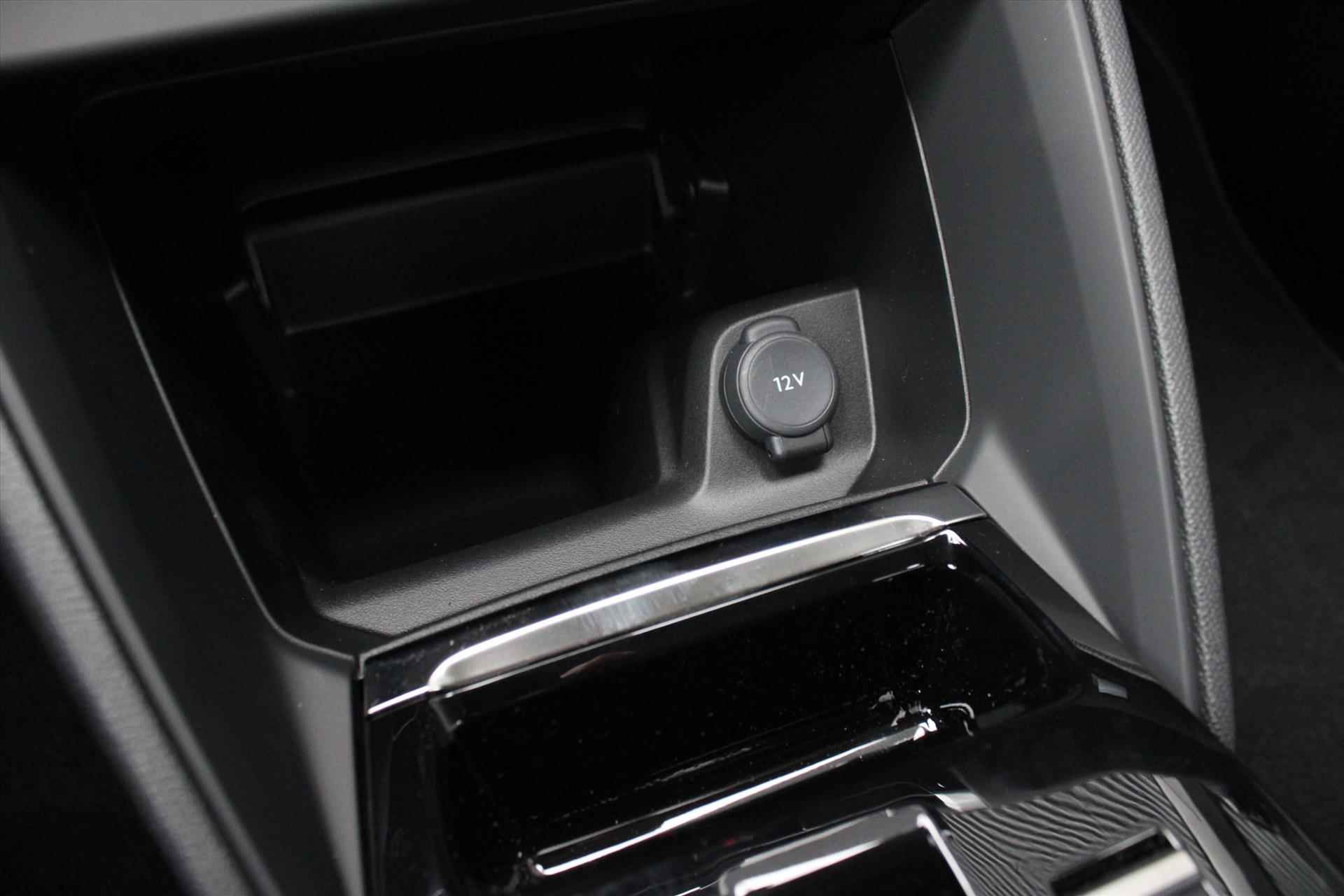 Citroen C4 X SHINE 130pk Automaat | Leder | Navigatie | Parkeersensoren | Camera | Verwarmde stoelen-voorruit en stuur | Climate Control | Cruise Control | - 27/35