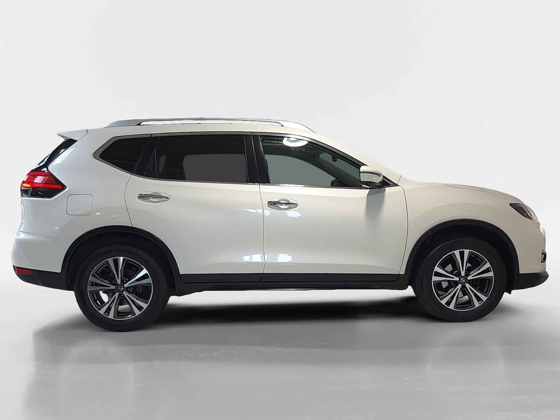 Nissan X-Trail 1.6 DIG-T N-Connecta | Schuif/Kantel dak | 360-Camera | Parkeersensoren | Elektrische achterklep | Cruise control | Navigatie | Bluetooth | Automatische regen/lichtsensor | Elektrische zijspiegels +ramen | Verwarmbare zijspiegels | Keyless entry | - 3/47