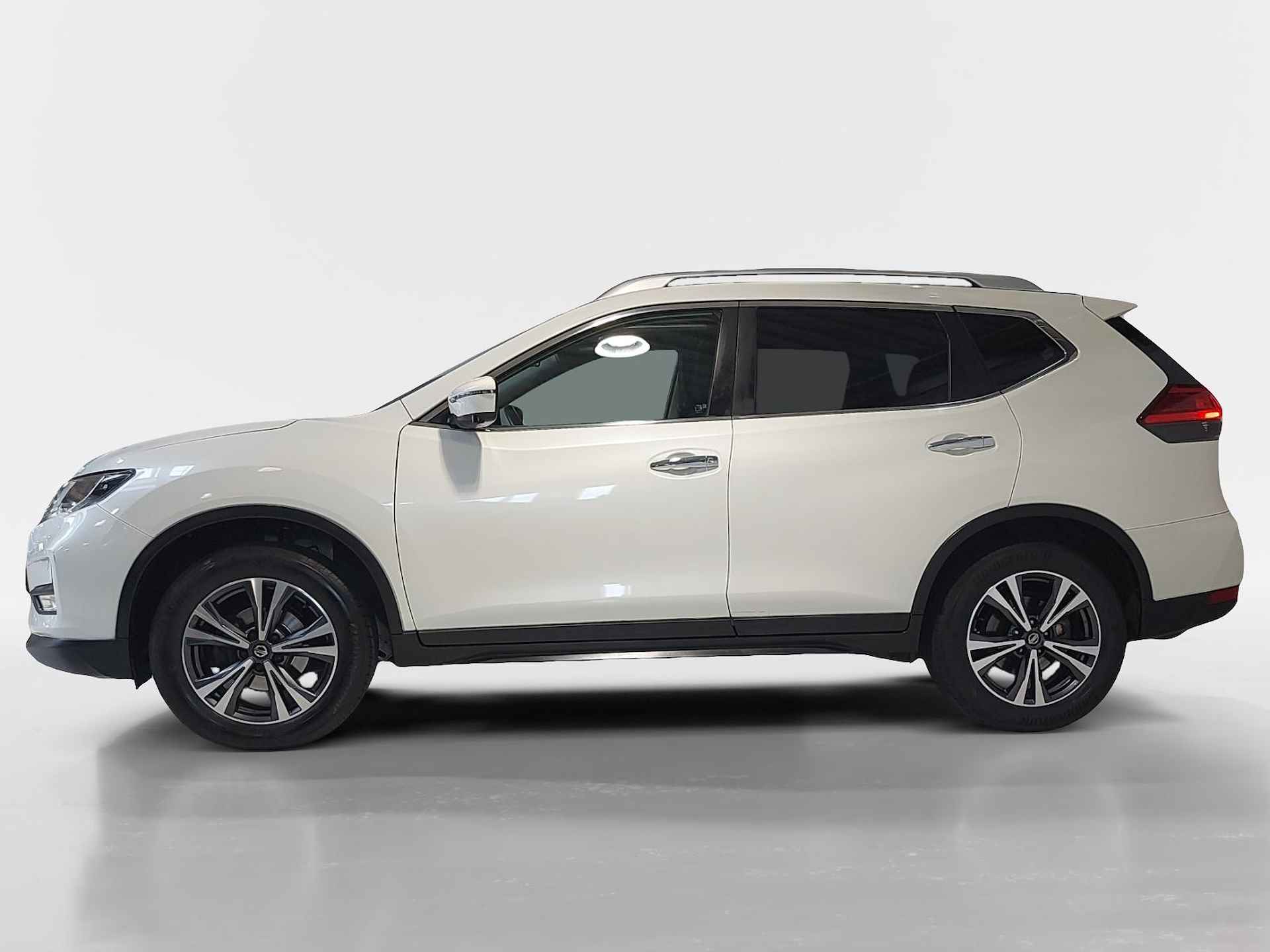 Nissan X-Trail 1.6 DIG-T N-Connecta | Schuif/Kantel dak | 360-Camera | Parkeersensoren | Elektrische achterklep | Cruise control | Navigatie | Bluetooth | Automatische regen/lichtsensor | Elektrische zijspiegels +ramen | Verwarmbare zijspiegels | Keyless entry | - 14/47