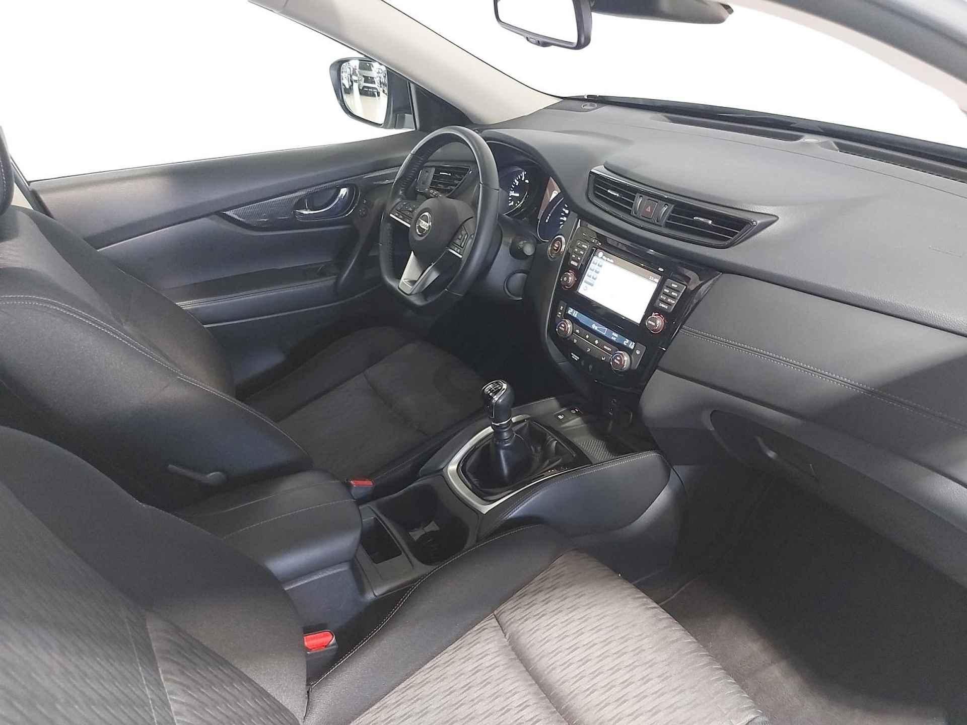 Nissan X-Trail 1.6 DIG-T N-Connecta | Schuif/Kantel dak | 360-Camera | Parkeersensoren | Elektrische achterklep | Cruise control | Navigatie | Bluetooth | Automatische regen/lichtsensor | Elektrische zijspiegels +ramen | Verwarmbare zijspiegels | Keyless entry | - 24/47