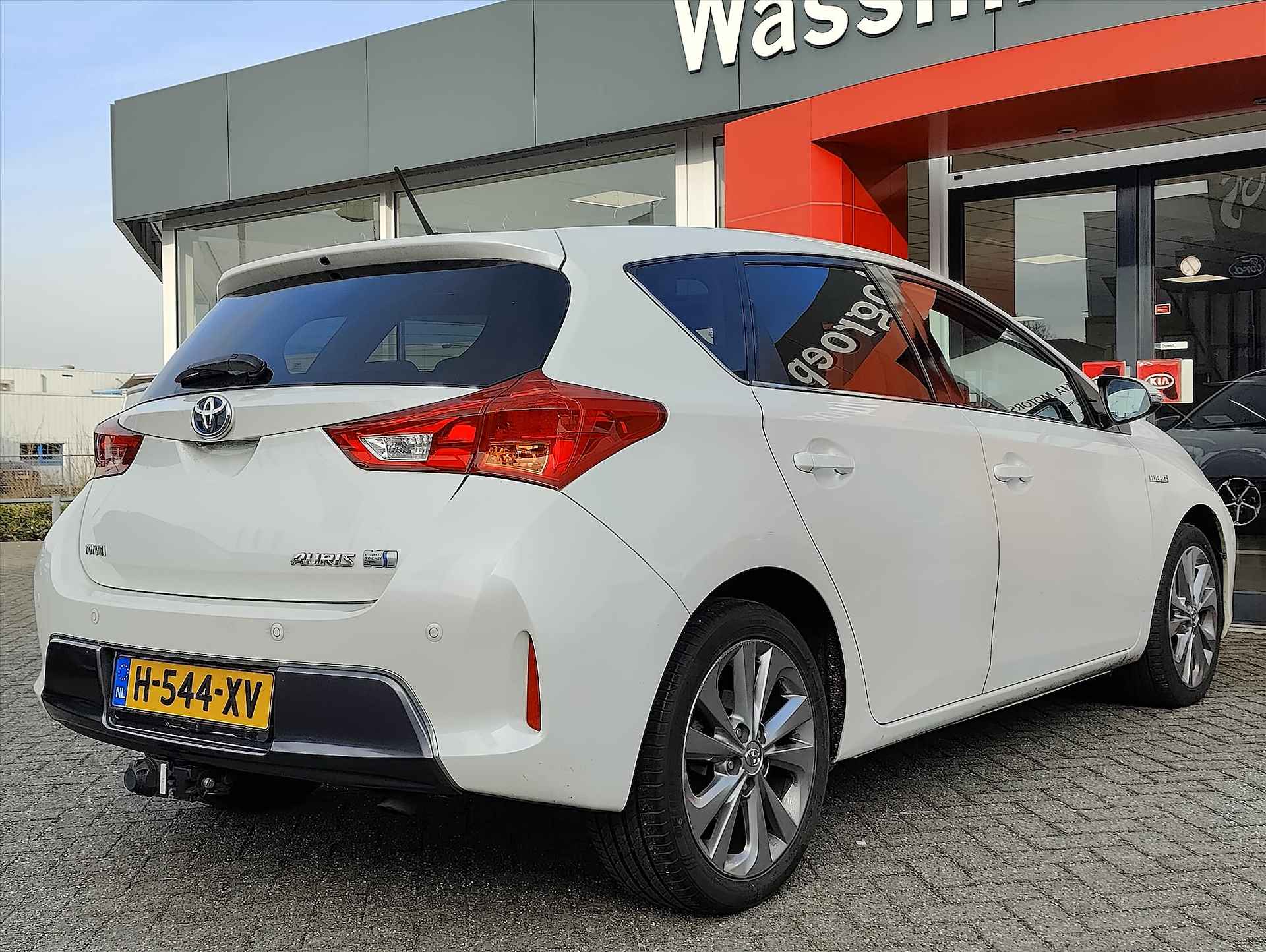 TOYOTA Auris 1.8 HYBRID 73KW | Automaat | Afneembare Trekhaak | Navi | Climate Control | Stoelverwarming | Panorama Dak | Camera Achter | PDC Voor + Achter | - 6/34