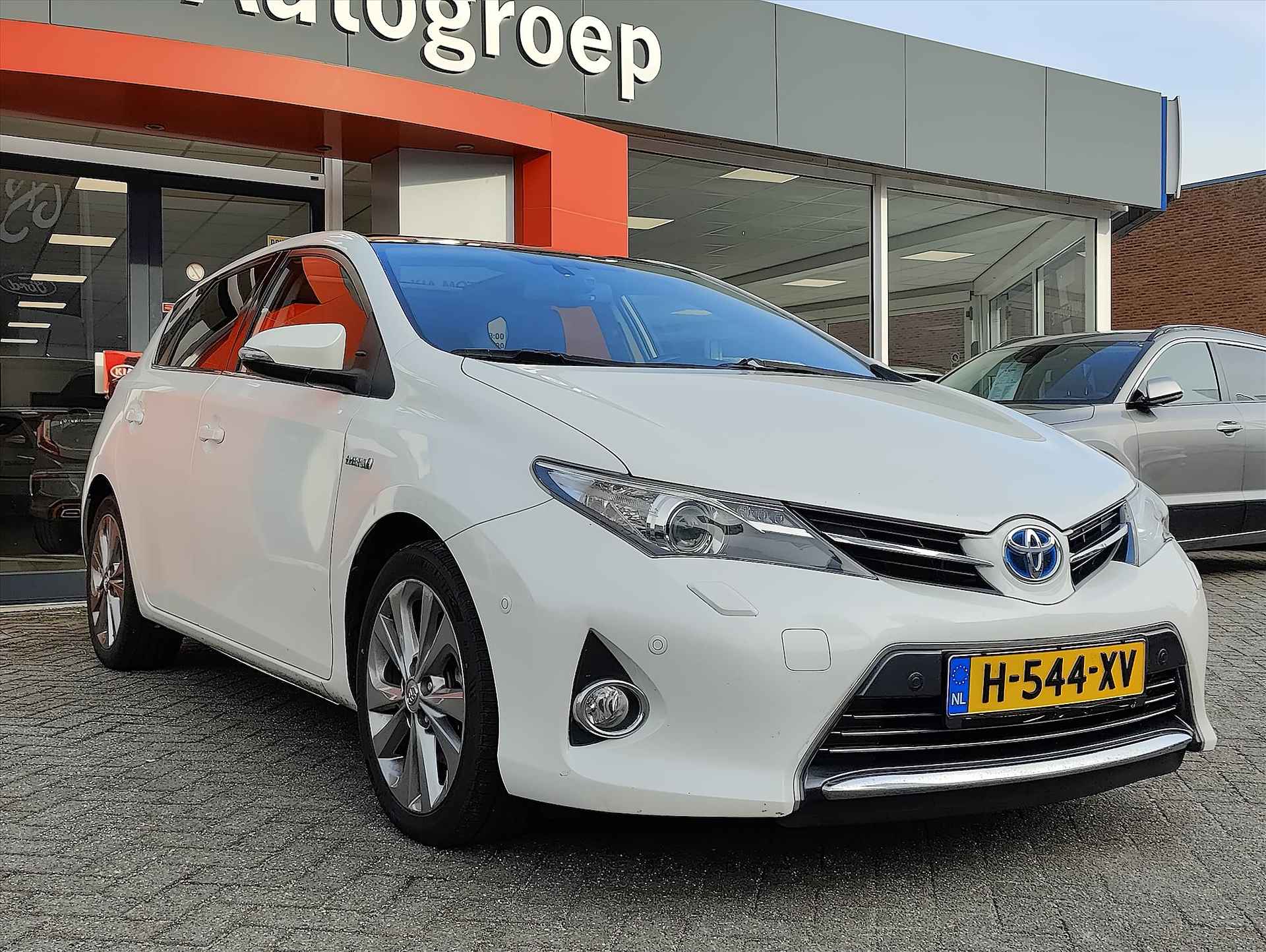 TOYOTA Auris 1.8 HYBRID 73KW | Automaat | Afneembare Trekhaak | Navi | Climate Control | Stoelverwarming | Panorama Dak | Camera Achter | PDC Voor + Achter | - 7/34