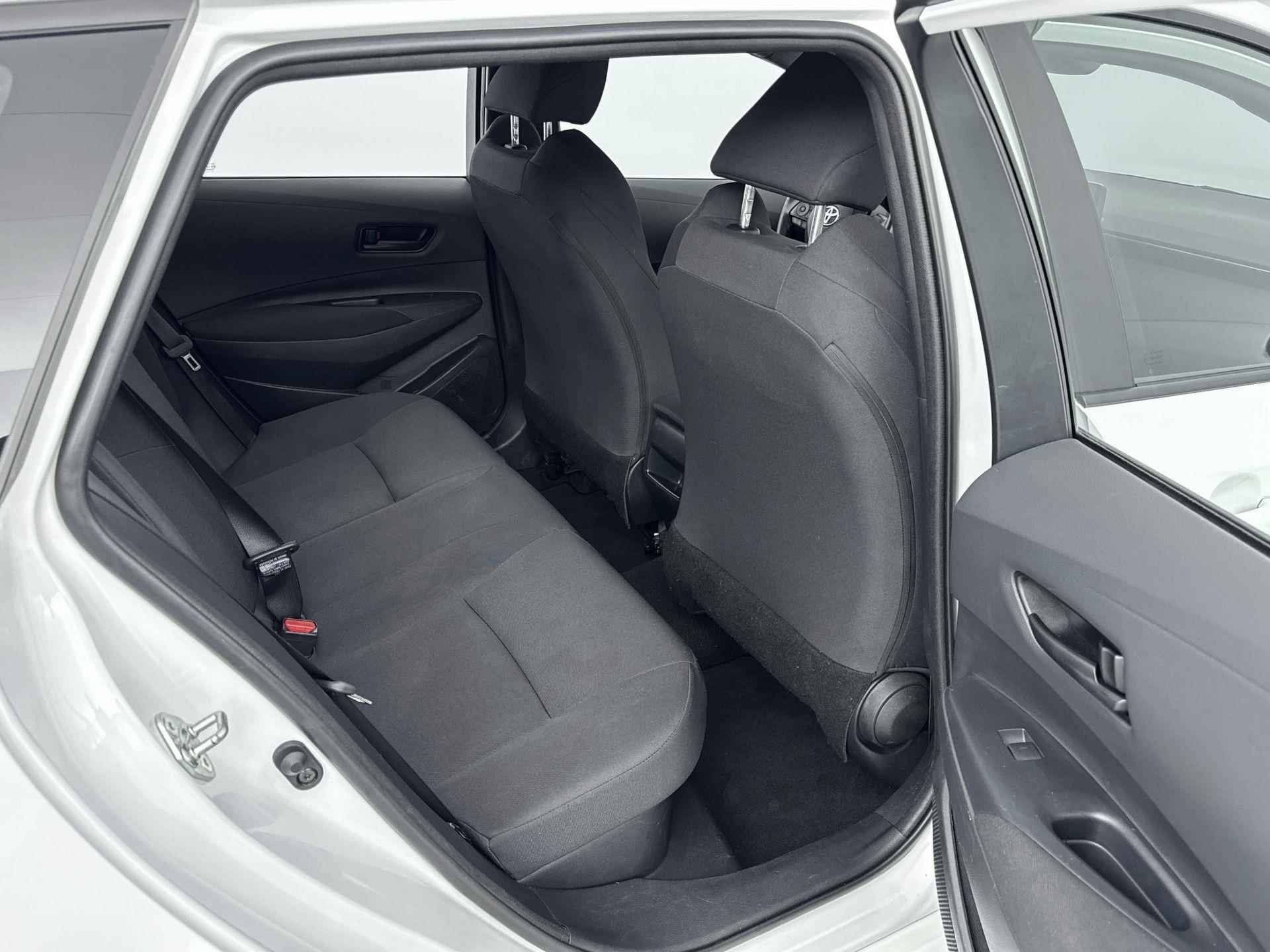 Toyota Corolla Touring Sports Hybrid Comfort 122pk Automaat | Climate Control | Camera | Adaptieve Cruise Control | Armsteun Voor | Parkeersensoren Achter - 20/33