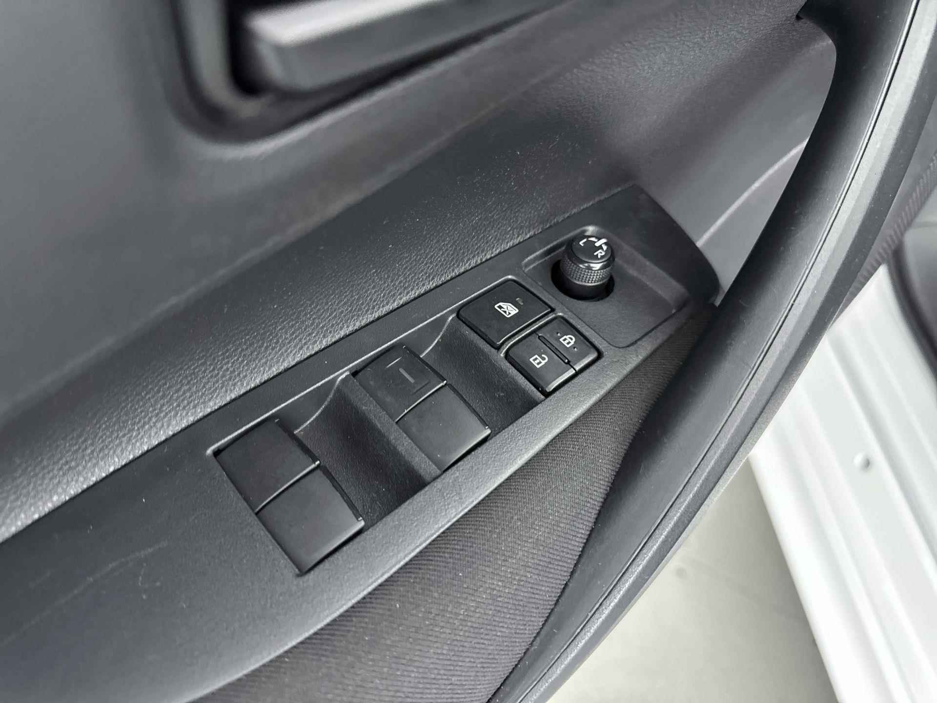 Toyota Corolla Touring Sports Hybrid Comfort 122pk Automaat | Climate Control | Camera | Adaptieve Cruise Control | Armsteun Voor | Parkeersensoren Achter - 21/33