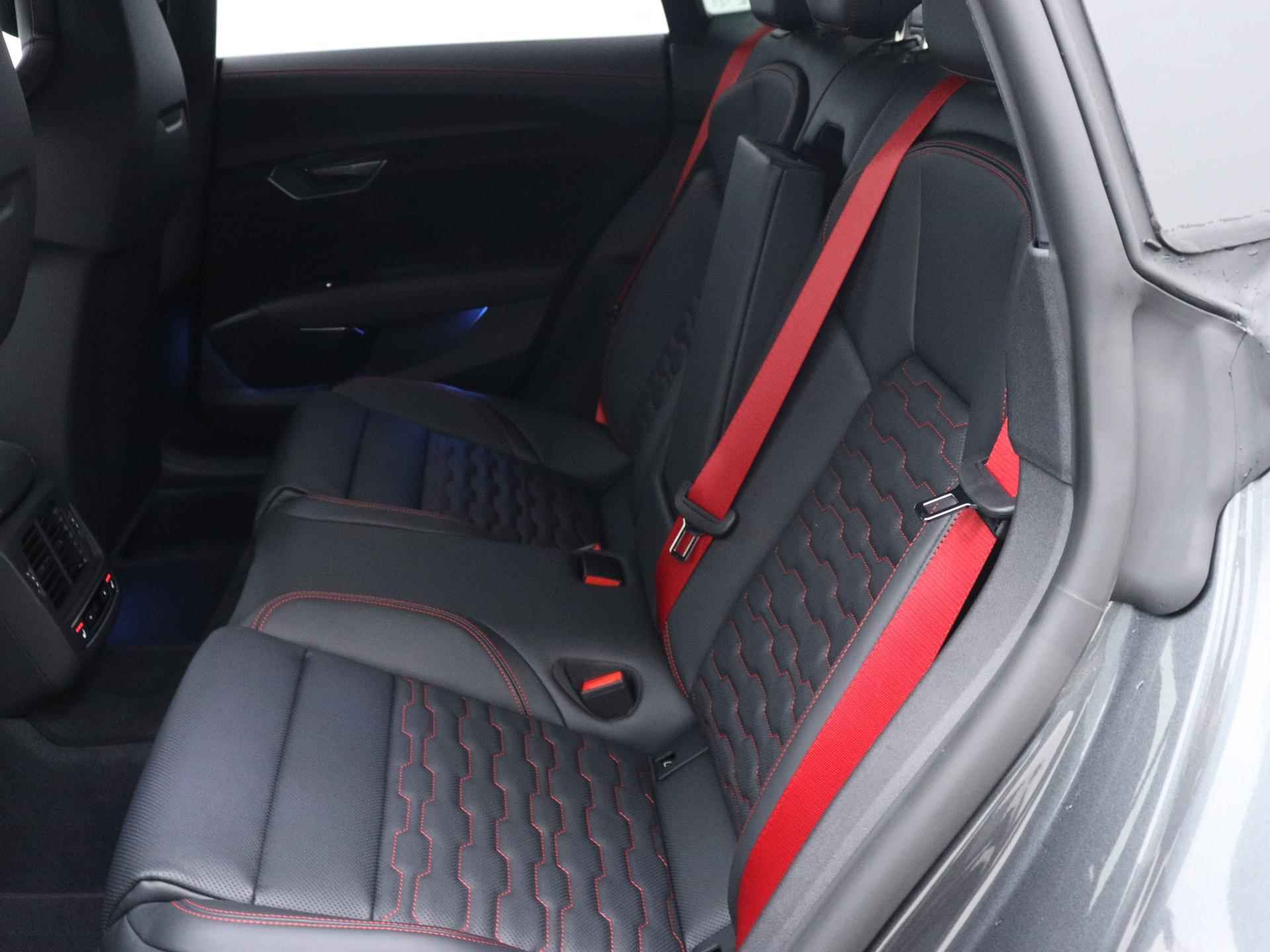 Audi e-tron GT RS e-tron GT Performance 748 PK Sportstoelen Pro | Optiekpakket mat Carbon | Carbondak | Keramische remmen Rood | RS designpakket rood | Active Air Suspension | Stoelventilatie & Massage voorin | - 18/38