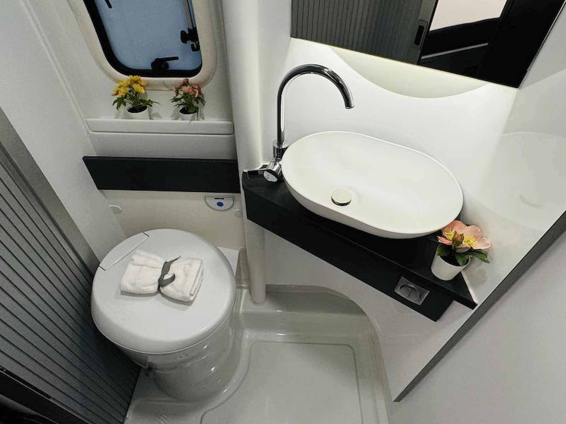 Adria Twin Supreme 640 SGX KORTING 28 & 29 SEPTEMBER - 19/25