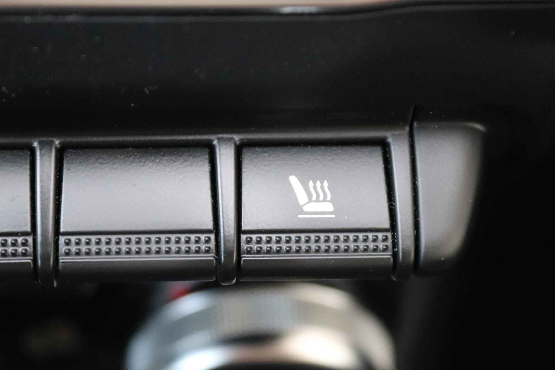 Renault ZOE R135 Edition One 52 kWh (Huuraccu) | Navigatie 9,3" | Apple Carplay | Leder | LED koplampen | Camera | Parkeersensoren | Winter-pakket | LMV 16" | SUBSIDIE | - 28/35