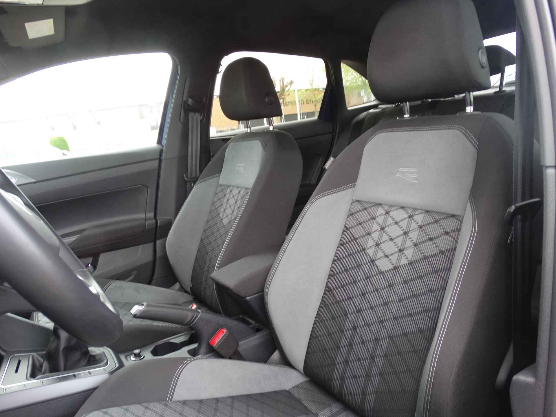 Volkswagen Taigo 1.0 TSI R-Line Business | Navigatie | Adaptive cruise control | Carplay - 13/28