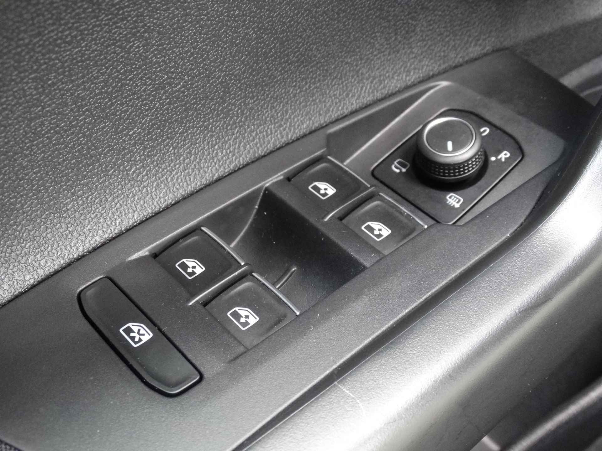 Volkswagen Taigo 1.0 TSI R-Line Business | Navigatie | Adaptive cruise control | Carplay - 14/28