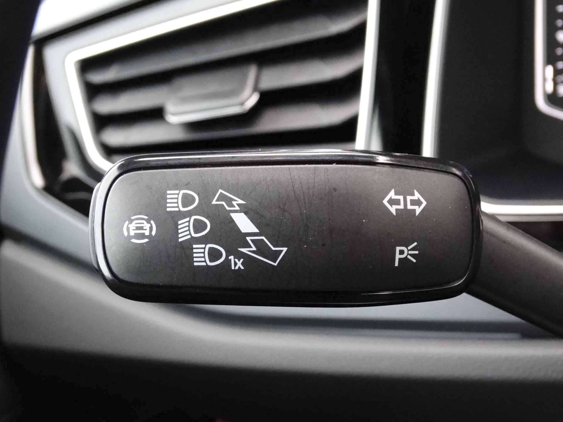 Volkswagen Taigo 1.0 TSI R-Line Business | Navigatie | Adaptive cruise control | Carplay - 20/28