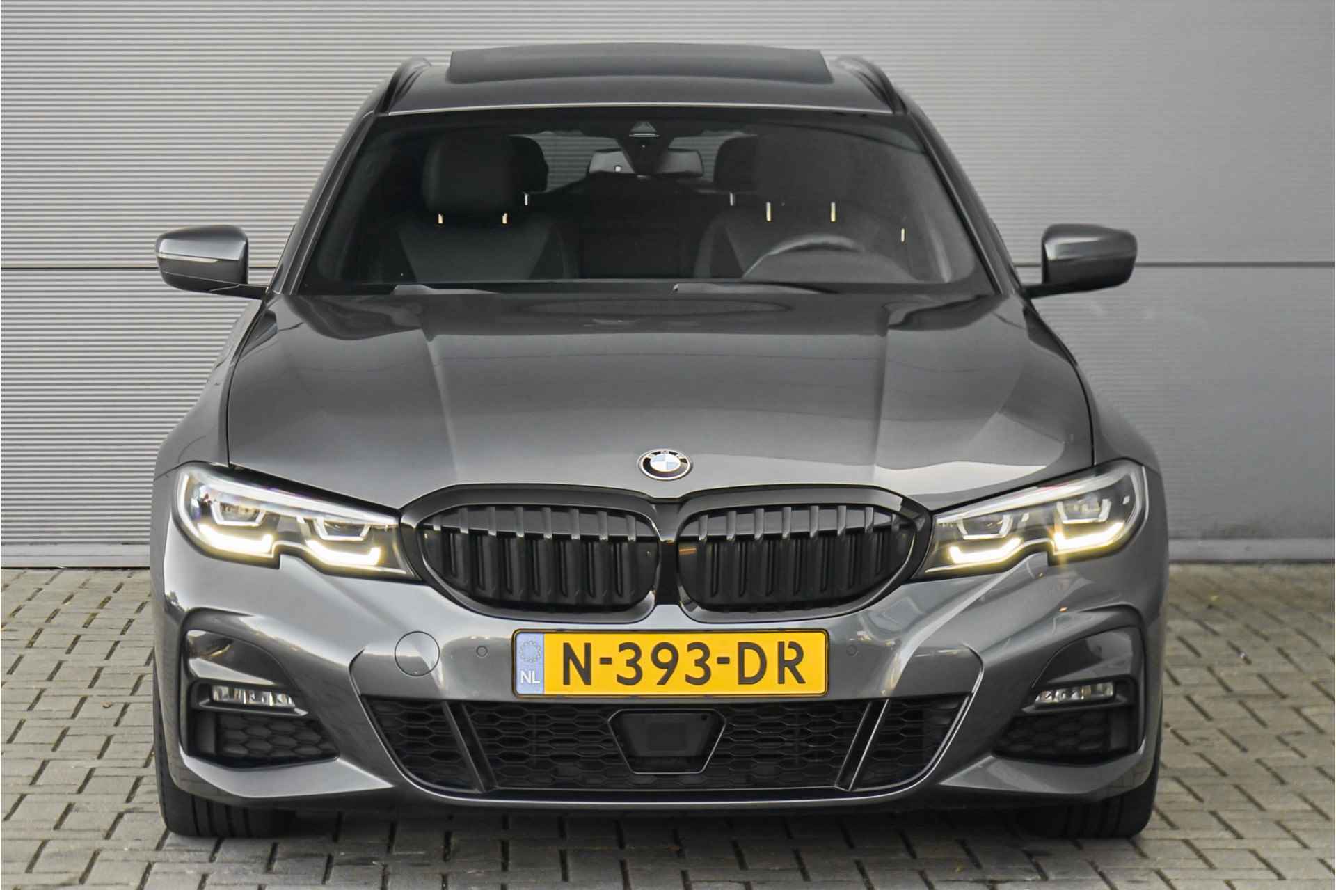 BMW 3 Serie Touring 320d M-Sport Pano ACC LED 19" - 15/51