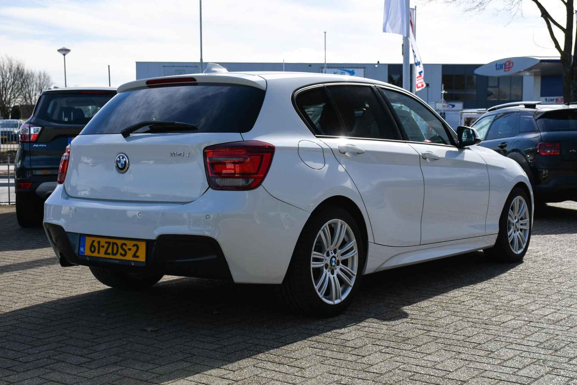 BMW 1-serie 114i Business+ NAVIGATIE/ LEDER/ LM 17/ PDC - 7/31