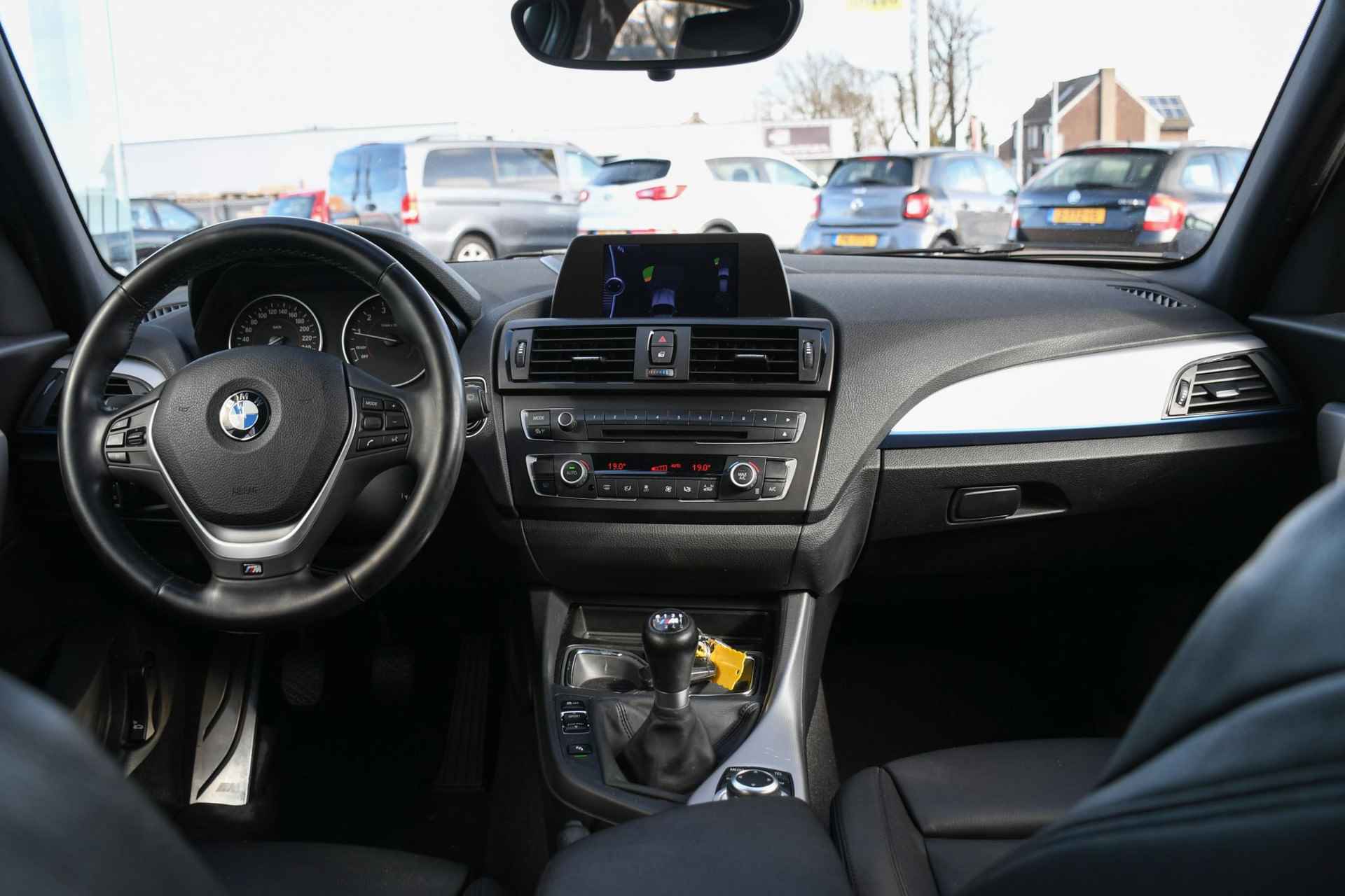 BMW 1-serie 114i Business+ NAVIGATIE/ LEDER/ LM 17/ PDC - 14/31