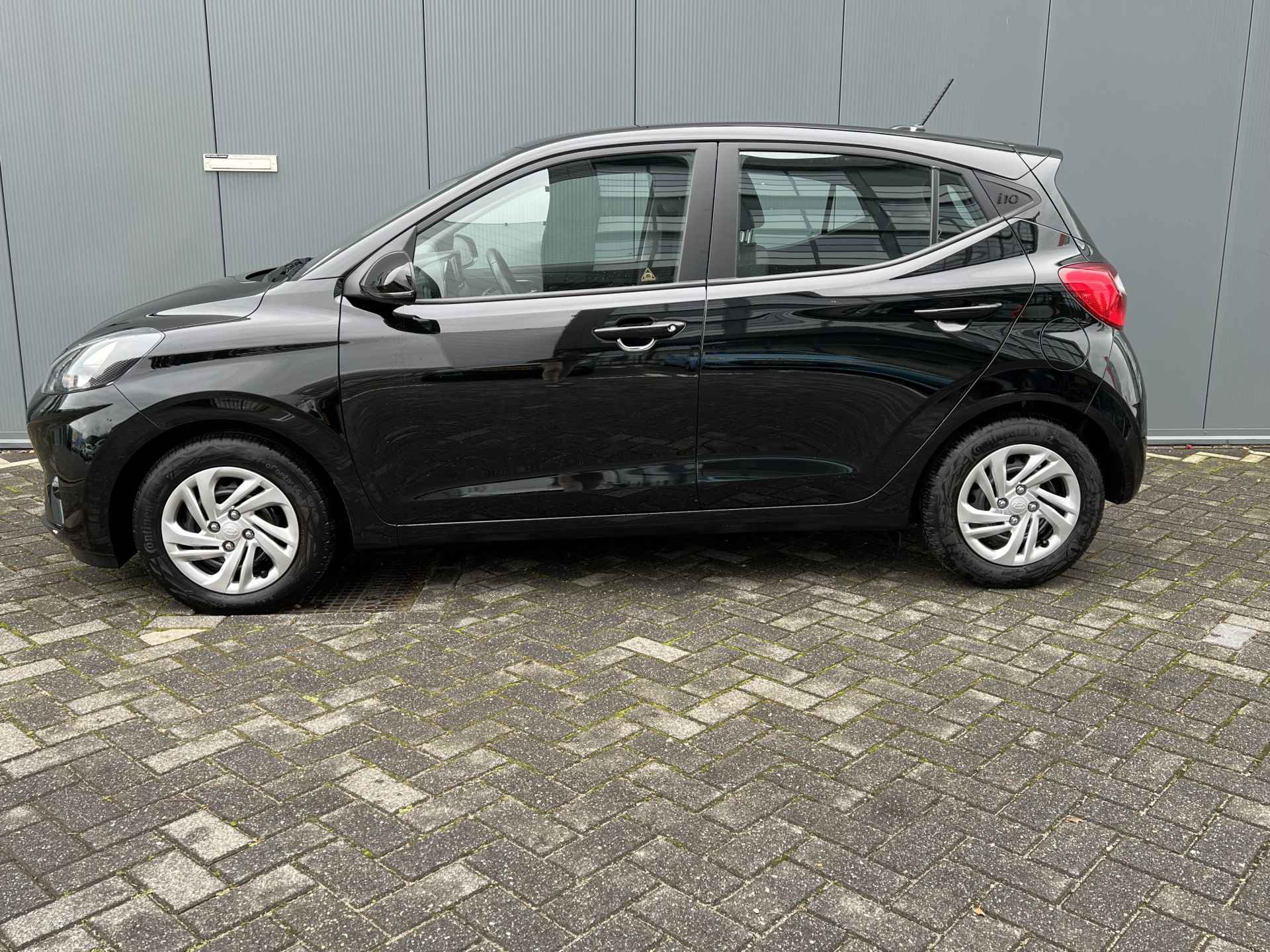 Hyundai i10 1.0 67pk Comfort Facelift | LED | Airco | Carplay | Navigatie | Bluetooth | Cruisecontrol | 1e Eigenaar - 2/24