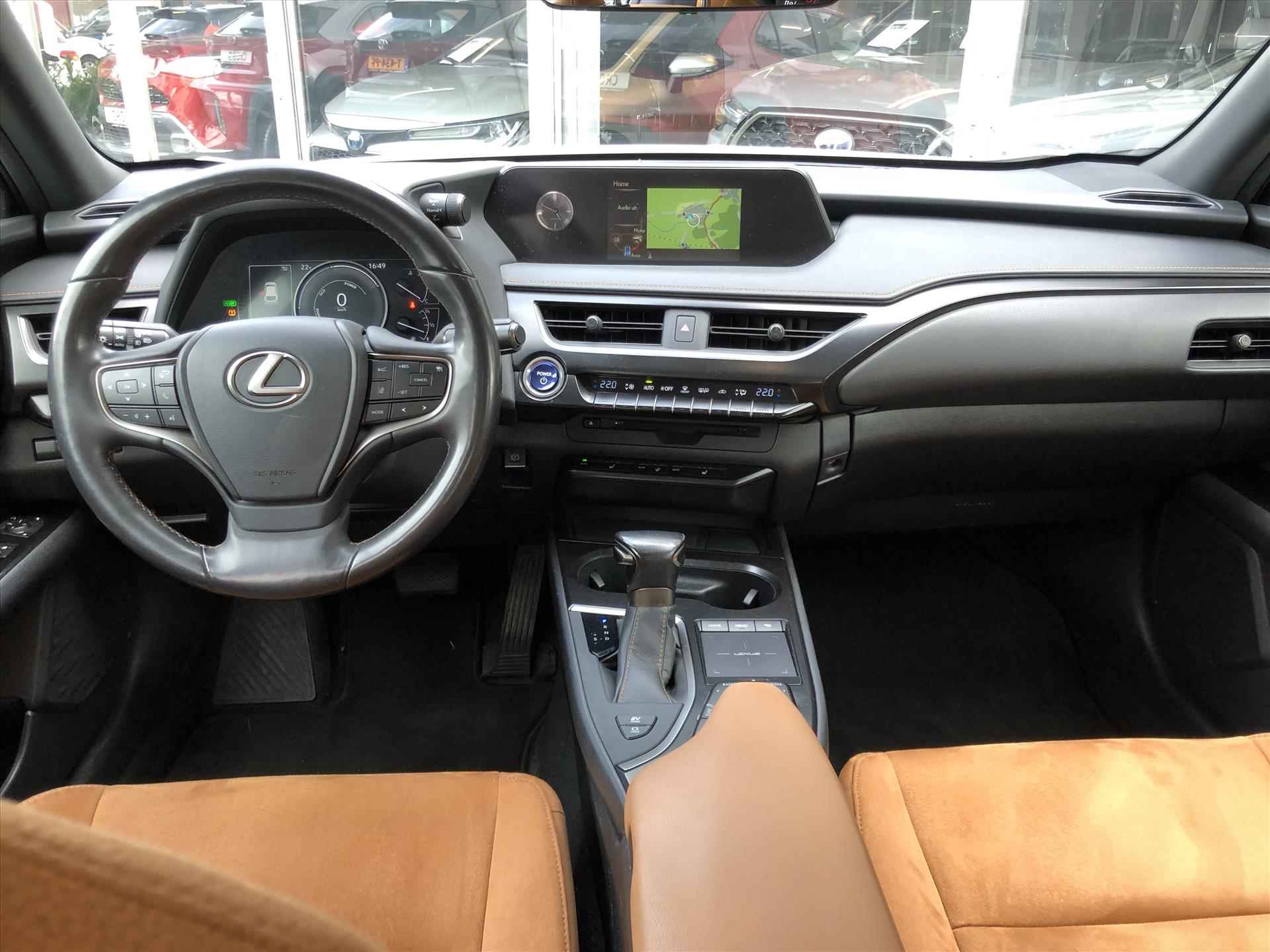 Lexus Ux 250h First Edition | Navigatie, Parkeersensoren, 17 inch, Keyless, Parkeercamera, Stoel + Stuurverwarming - 13/34
