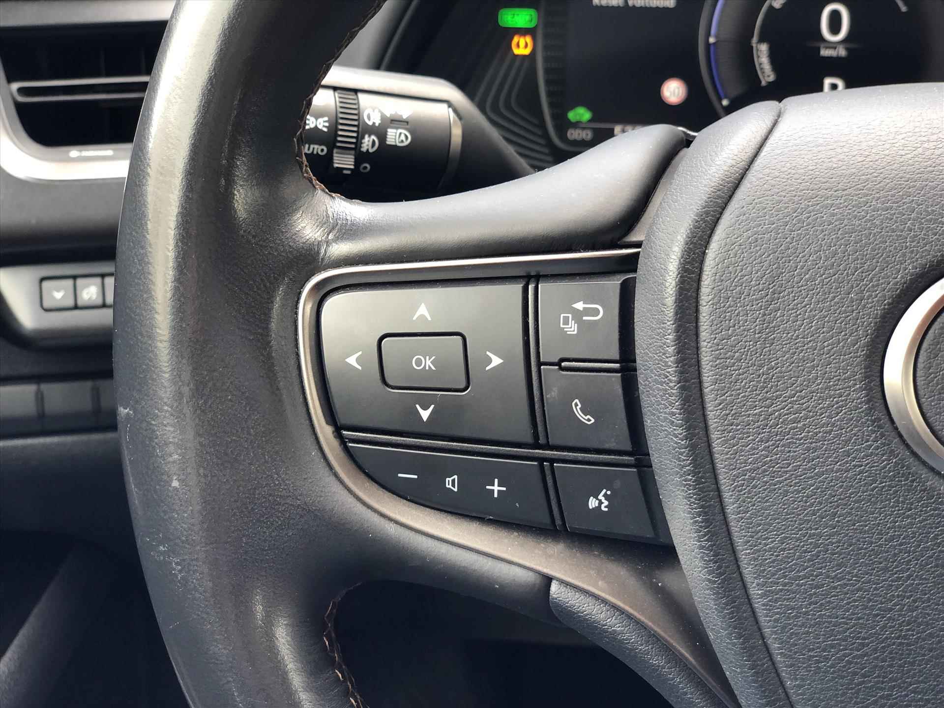 Lexus Ux 250h First Edition | Navigatie, Parkeersensoren, 17 inch, Keyless, Parkeercamera, Stoel + Stuurverwarming - 21/34