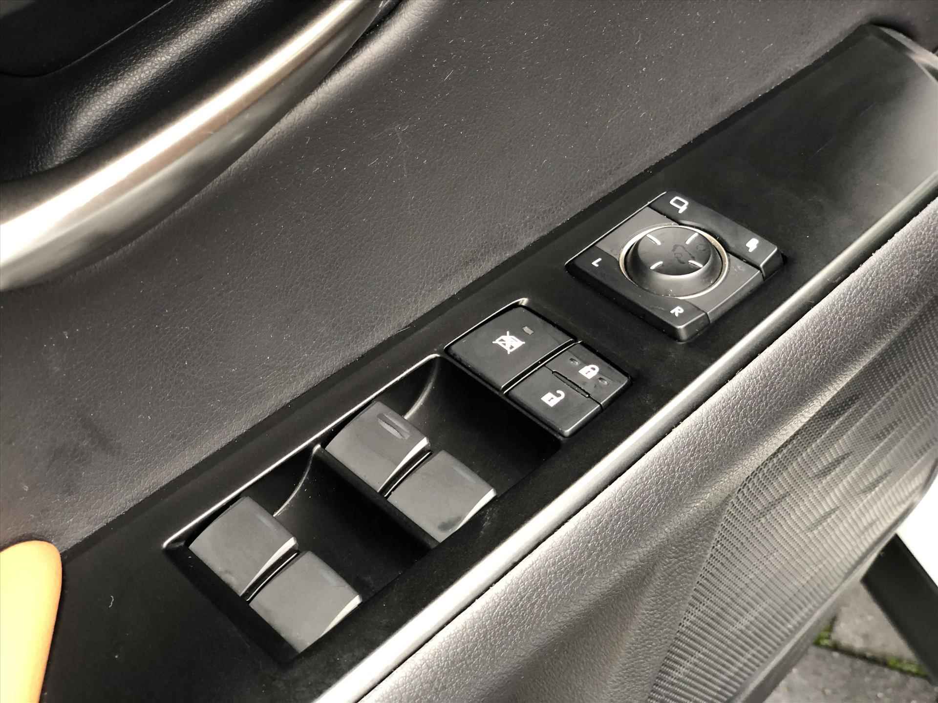 Lexus Ux 250h First Edition | Navigatie, Parkeersensoren, 17 inch, Keyless, Parkeercamera, Stoel + Stuurverwarming - 26/34