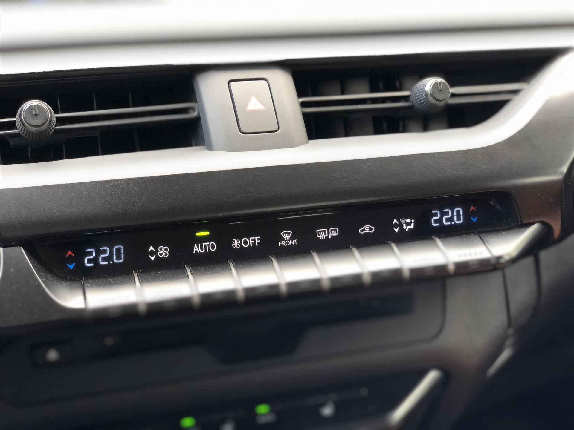 Lexus Ux 250h First Edition | Navigatie, Parkeersensoren, 17 inch, Keyless, Parkeercamera, Stoel + Stuurverwarming - 27/34